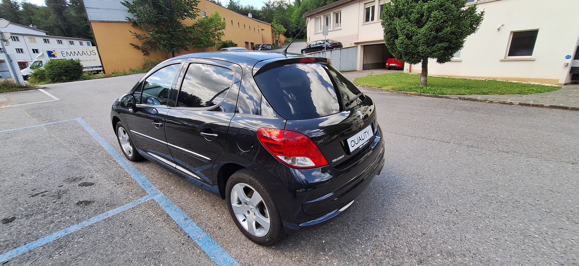 PEUGEOT 207 1.6 16V Swiss Edition-image-4
