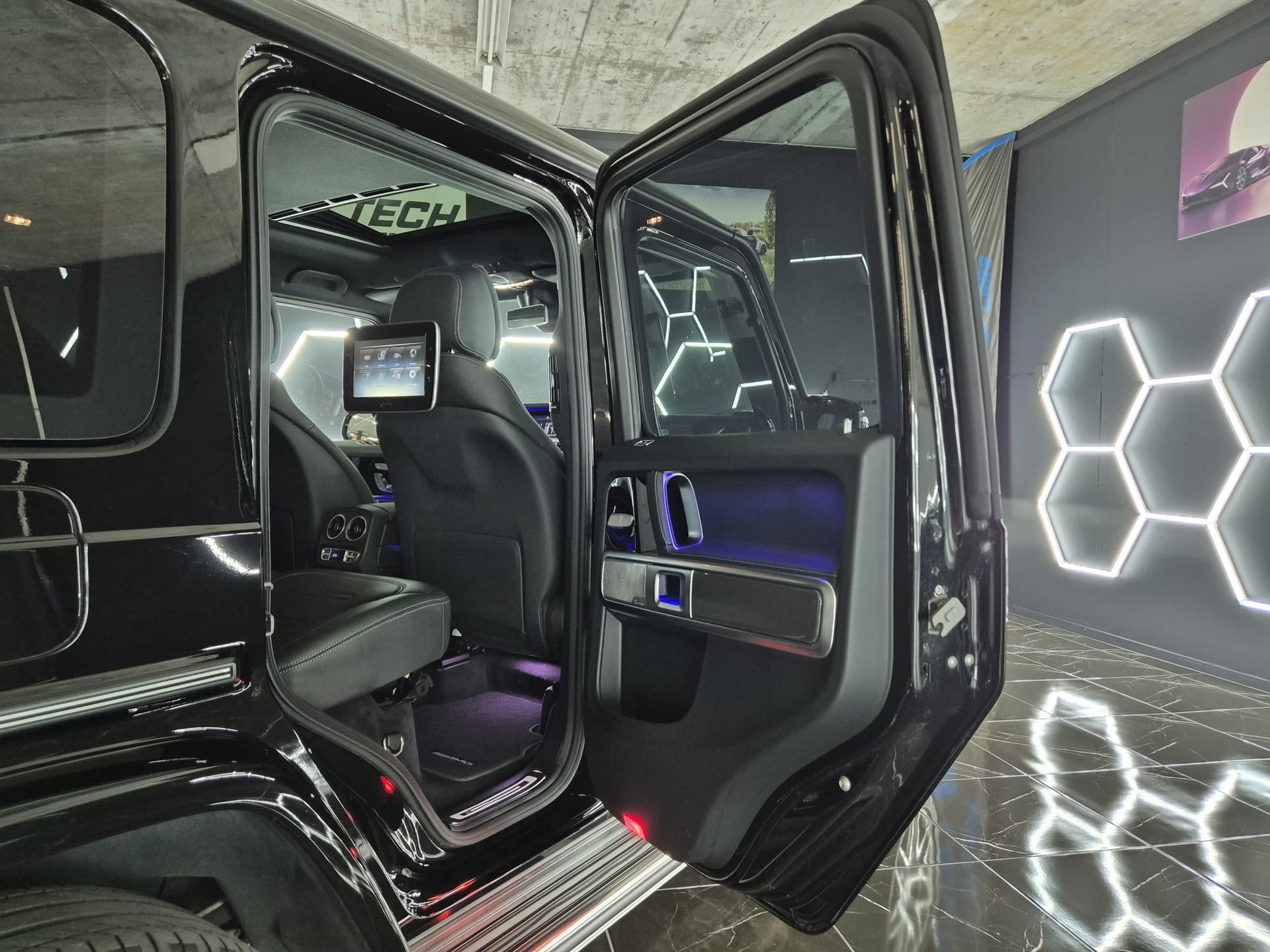 MERCEDES-BENZ G 400 d AMG Line 9G-Tronic-image-23