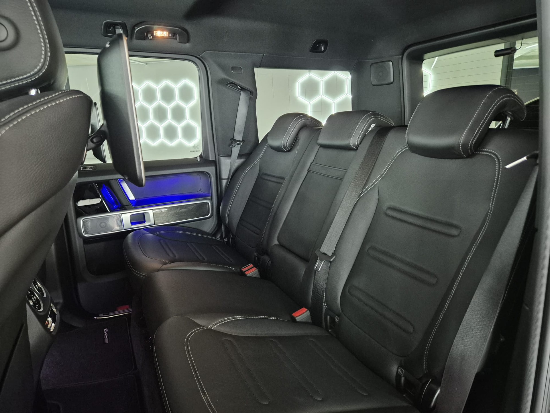 MERCEDES-BENZ G 400 d AMG Line 9G-Tronic-image-21