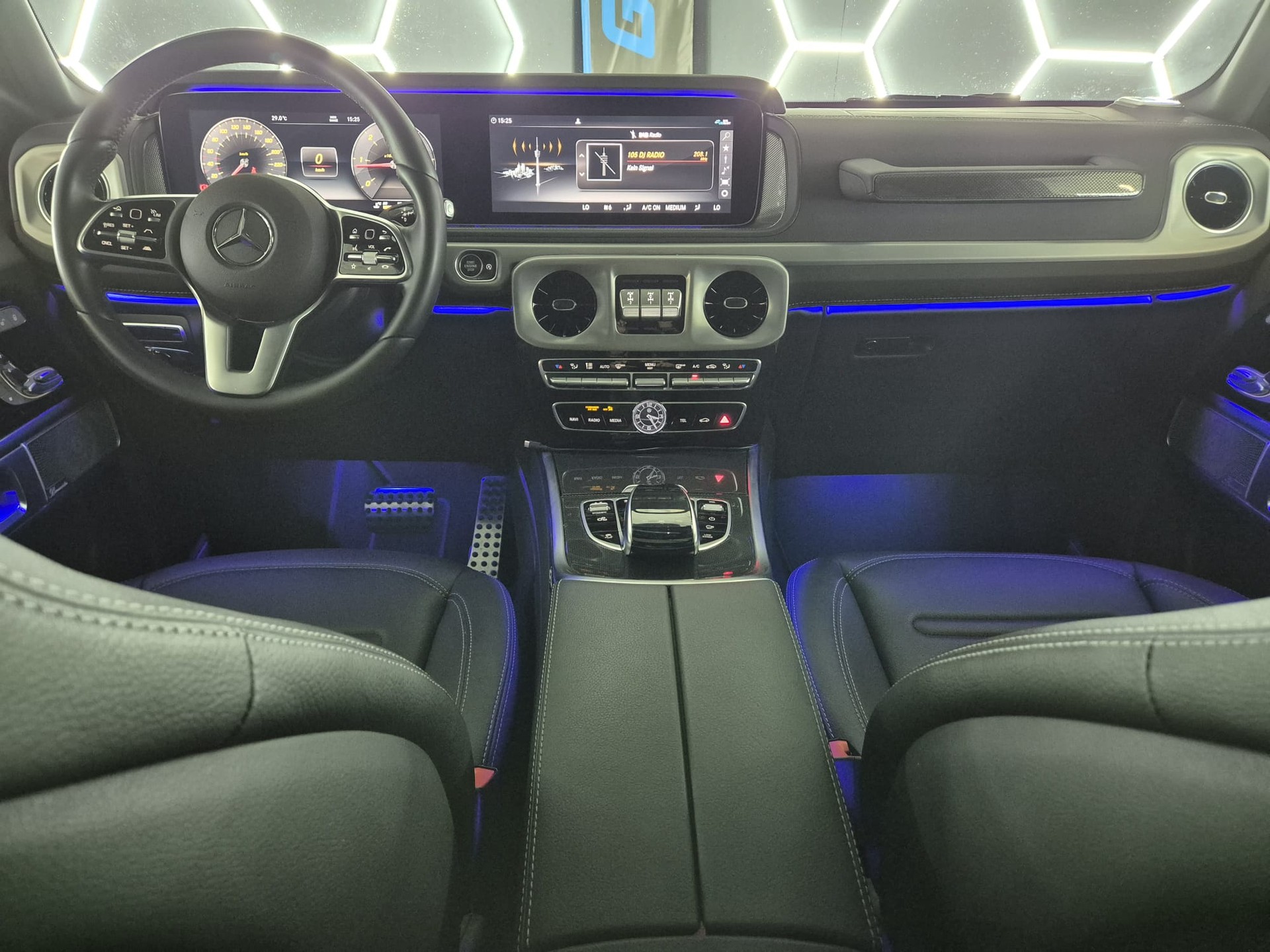 MERCEDES-BENZ G 400 d AMG Line 9G-Tronic-image-35