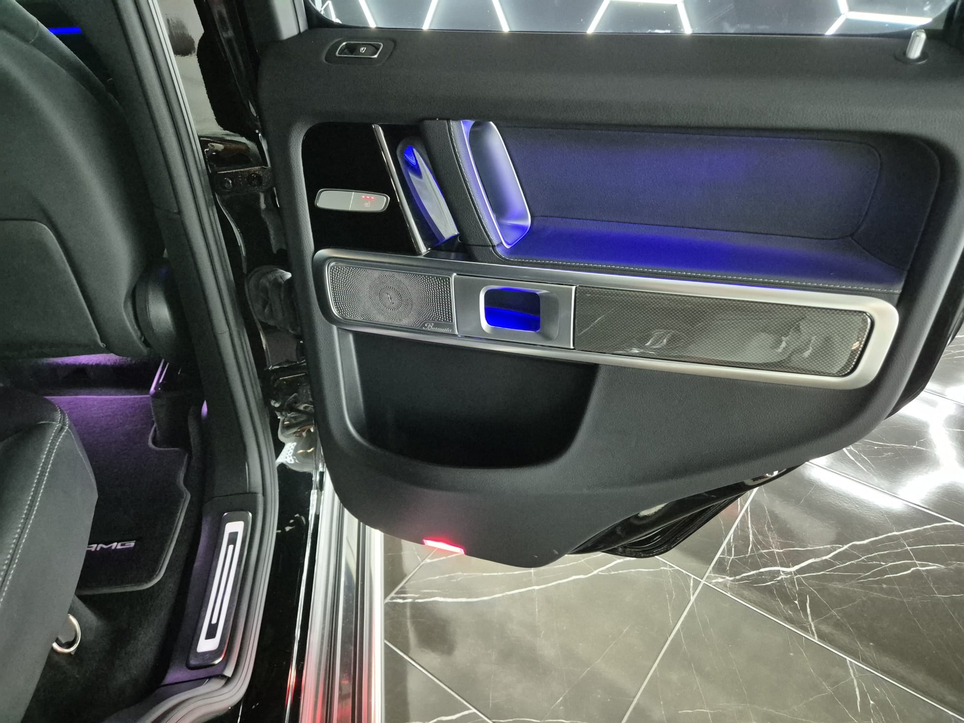 MERCEDES-BENZ G 400 d AMG Line 9G-Tronic-image-28