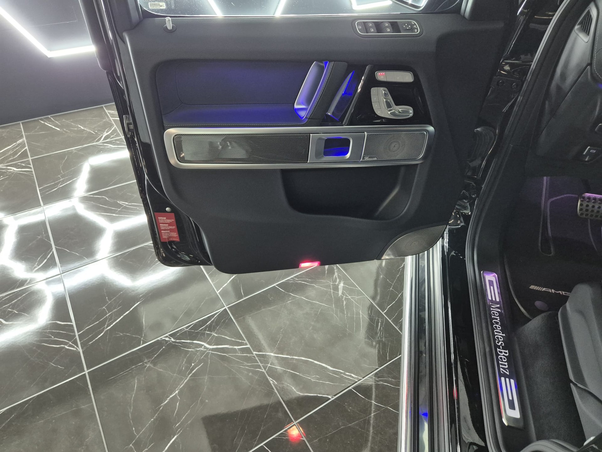 MERCEDES-BENZ G 400 d AMG Line 9G-Tronic-image-17