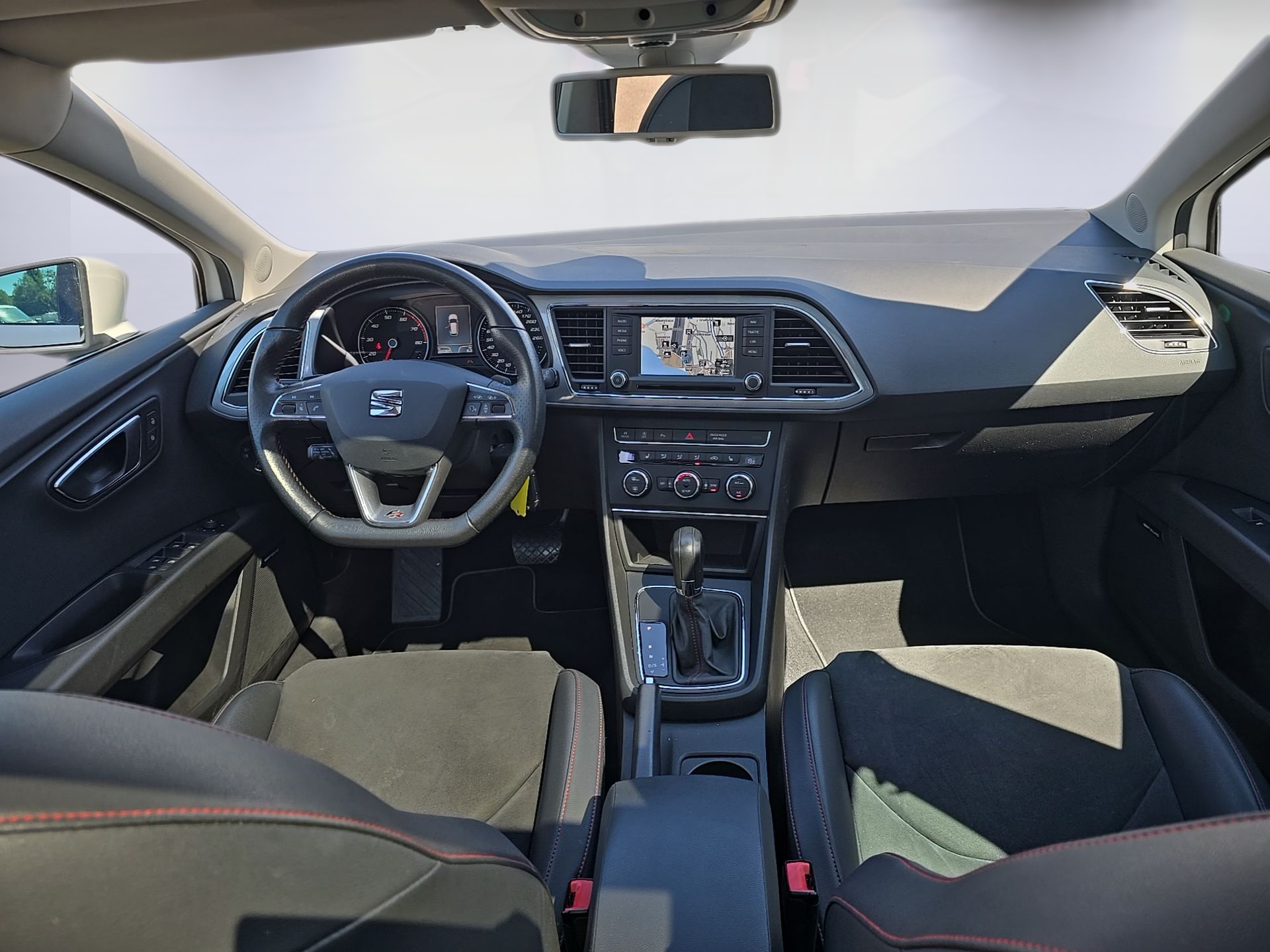 SEAT Leon ST 1.8 TSI FR DSG-image-11