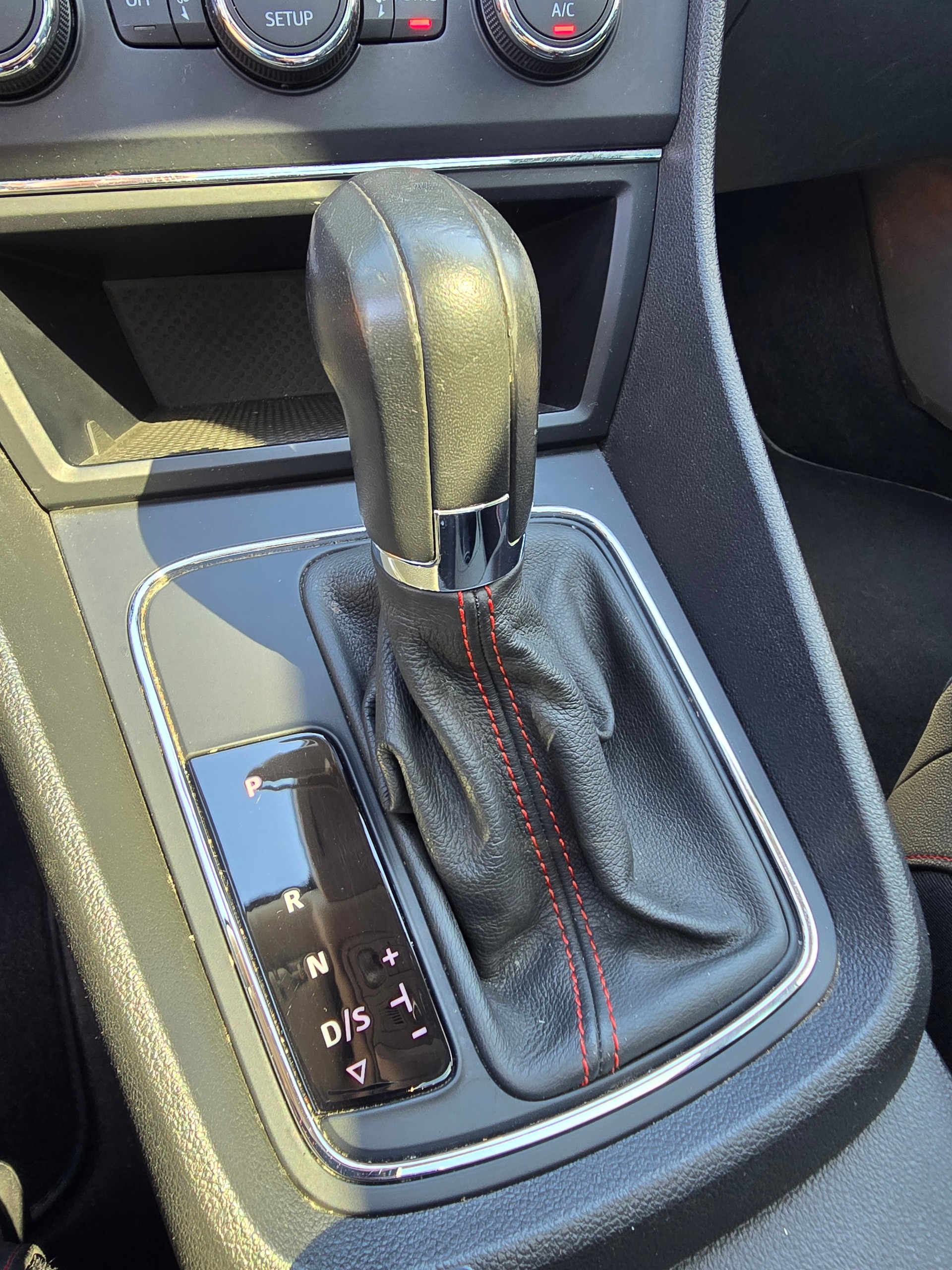 SEAT Leon ST 1.8 TSI FR DSG-image-16