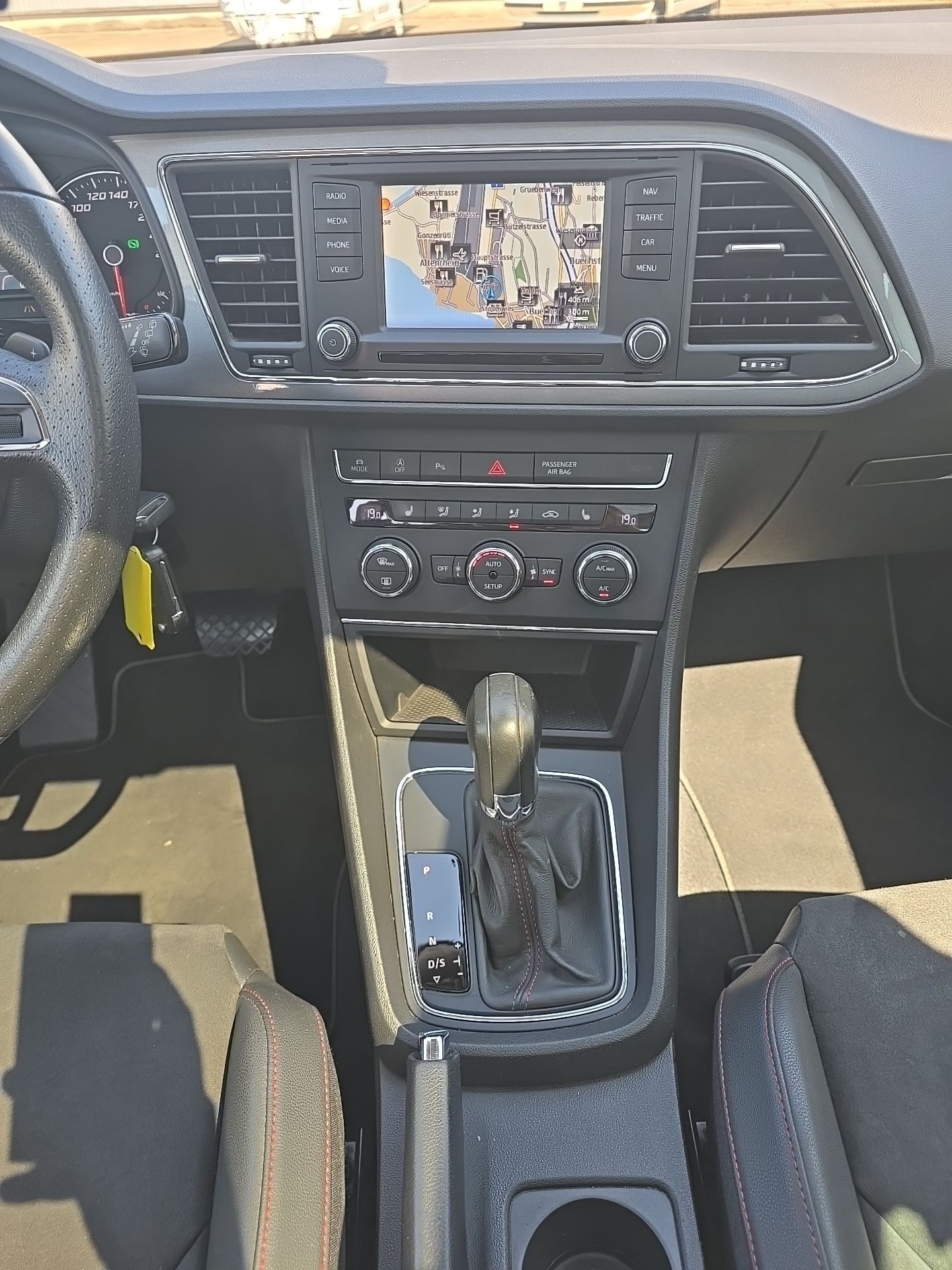 SEAT Leon ST 1.8 TSI FR DSG-image-12