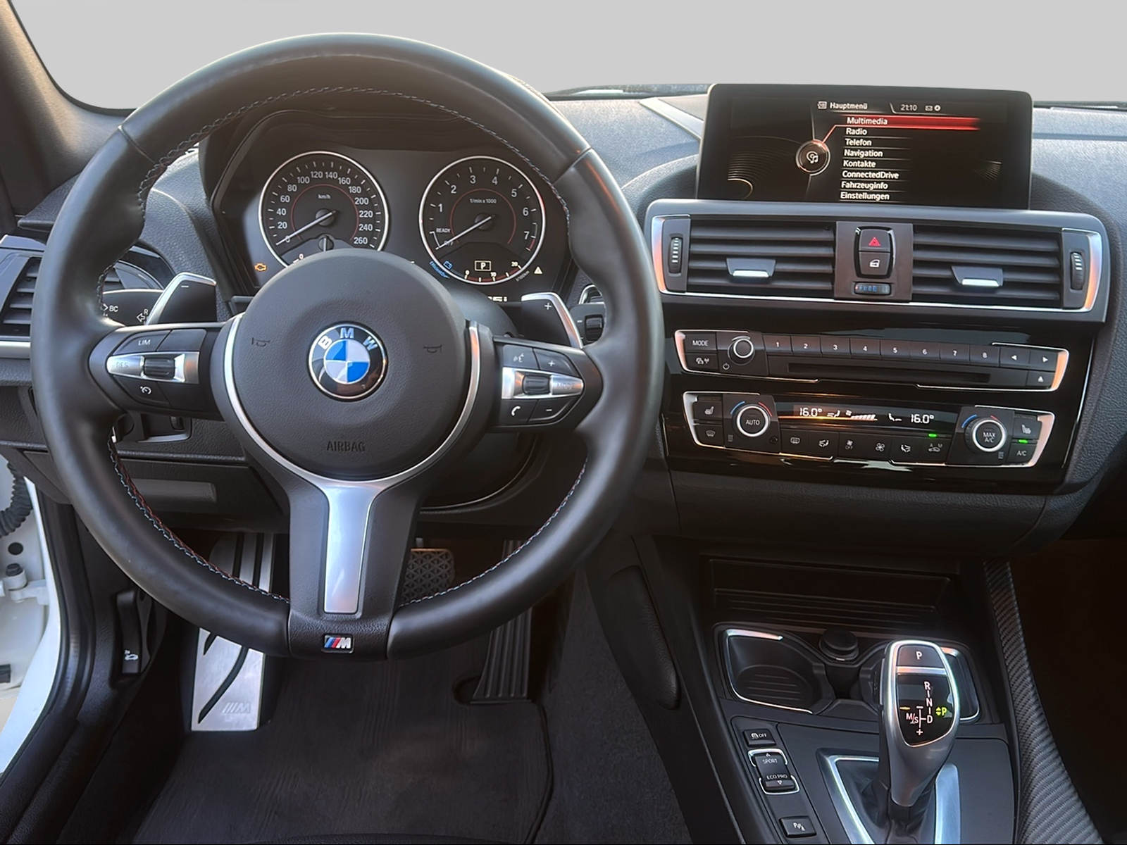 BMW M135i xDrive Steptronic-image-13