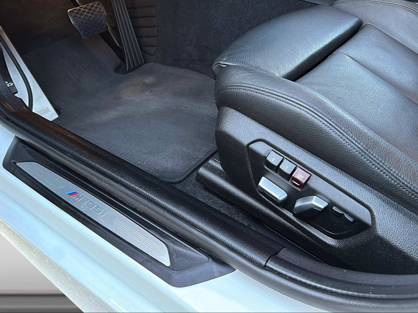 BMW M135i xDrive Steptronic-image-17