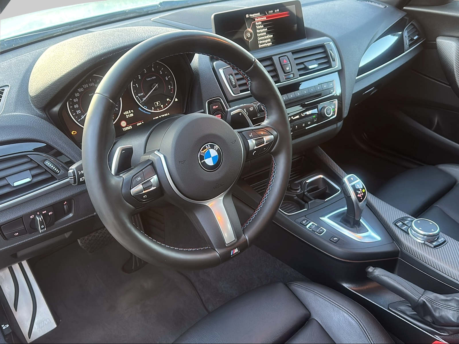 BMW M135i xDrive Steptronic-image-11