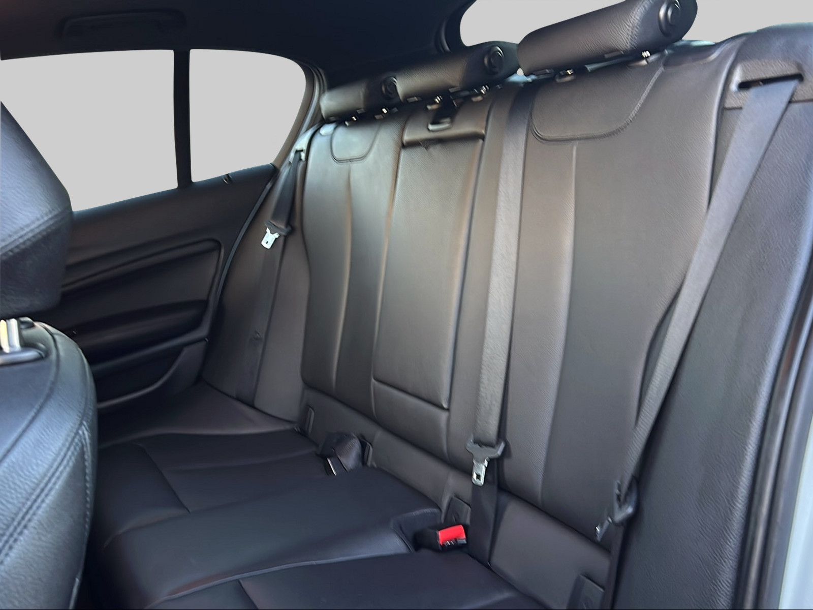 BMW M135i xDrive Steptronic-image-18