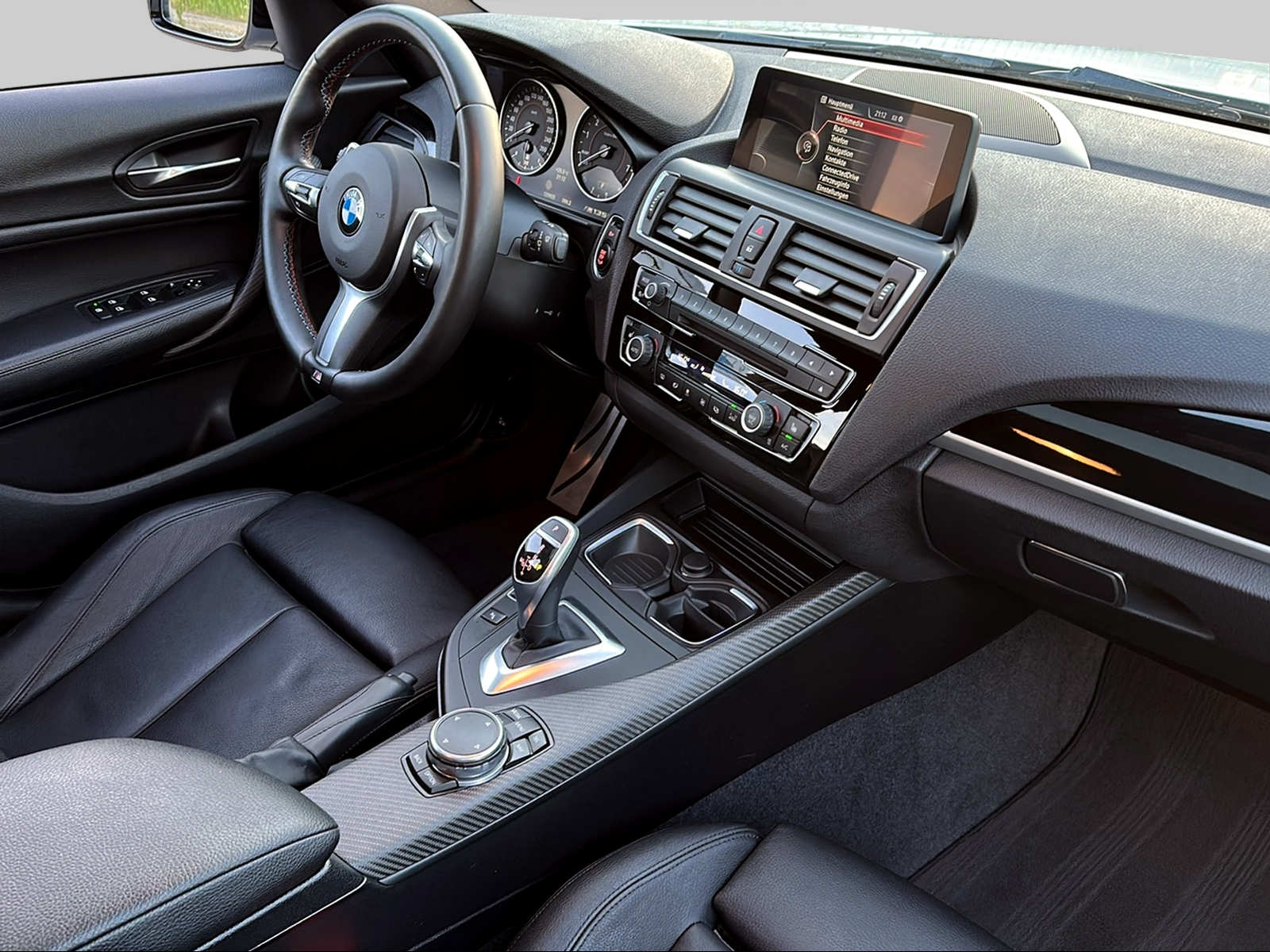 BMW M135i xDrive Steptronic-image-16