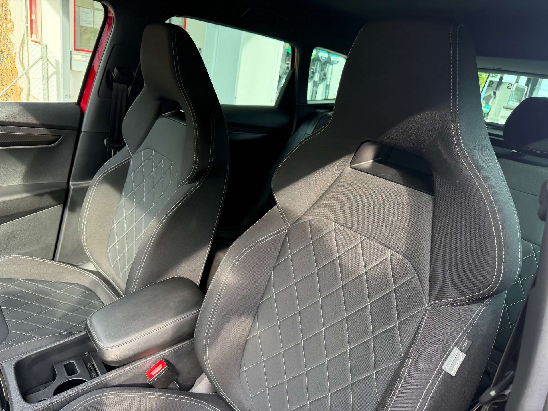 SKODA Karoq 2.0 TDI CR Sport Line 4x4 DSG-image-9