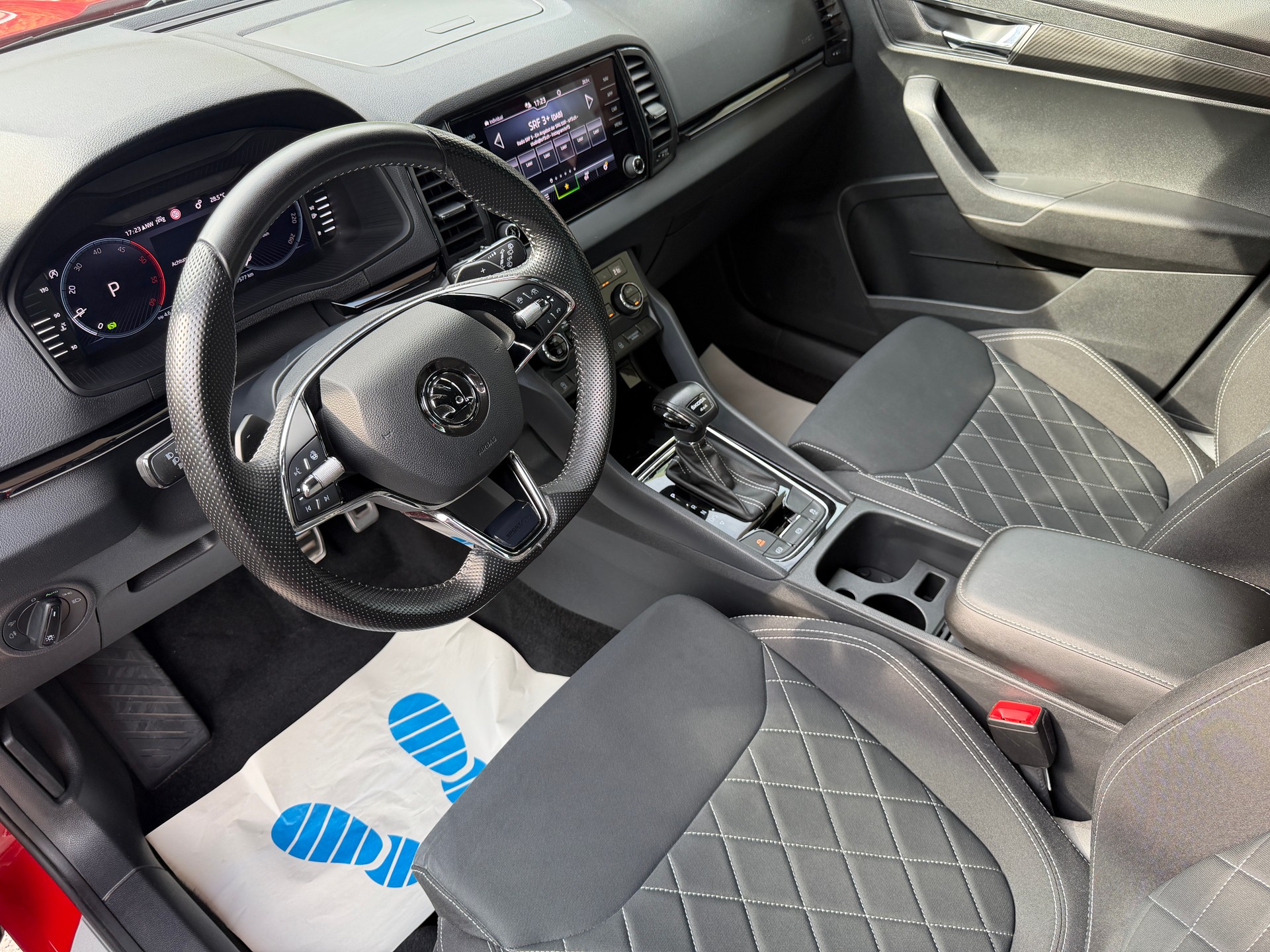 SKODA Karoq 2.0 TDI CR Sport Line 4x4 DSG-image-8