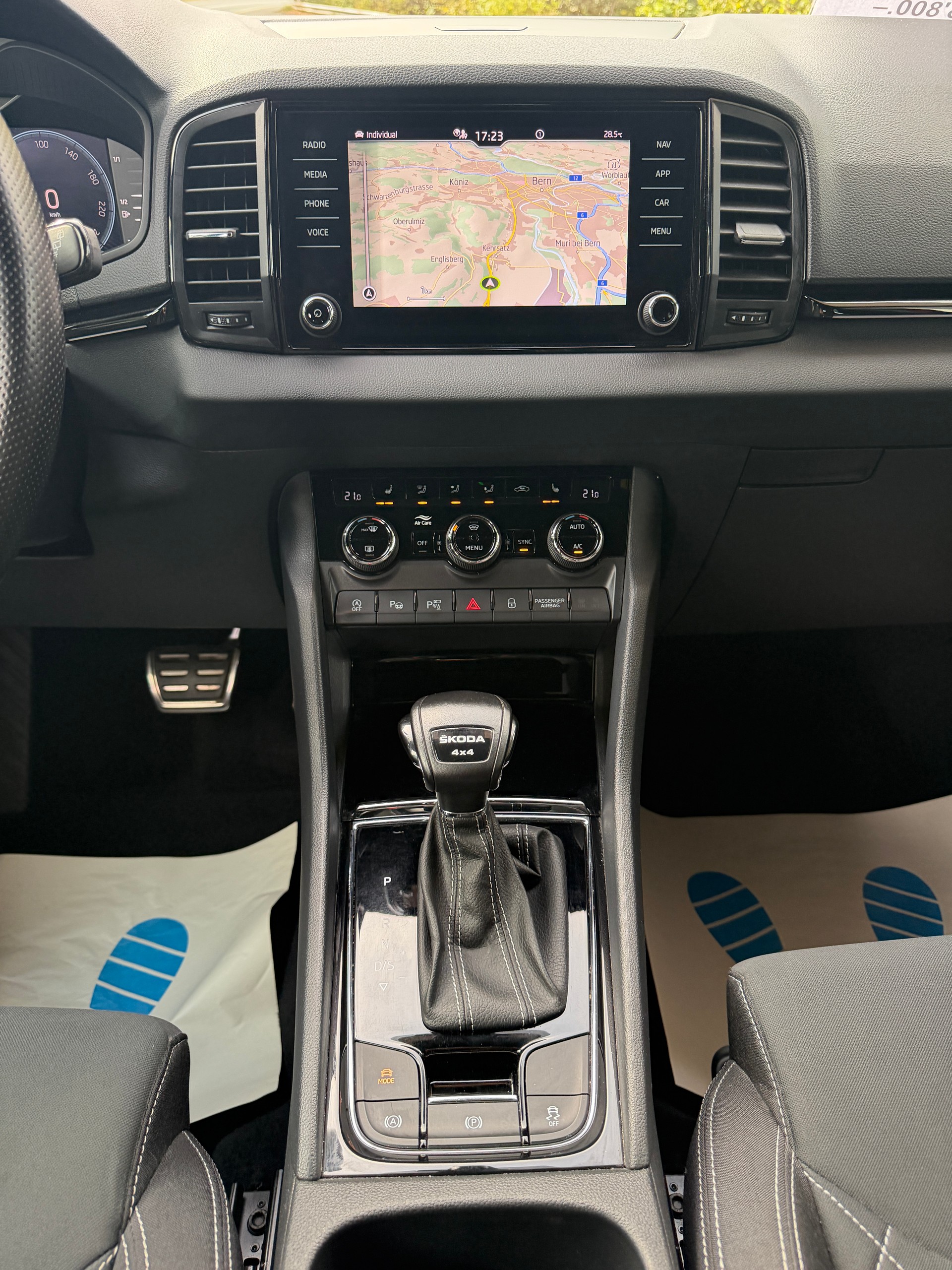 SKODA Karoq 2.0 TDI CR Sport Line 4x4 DSG-image-13