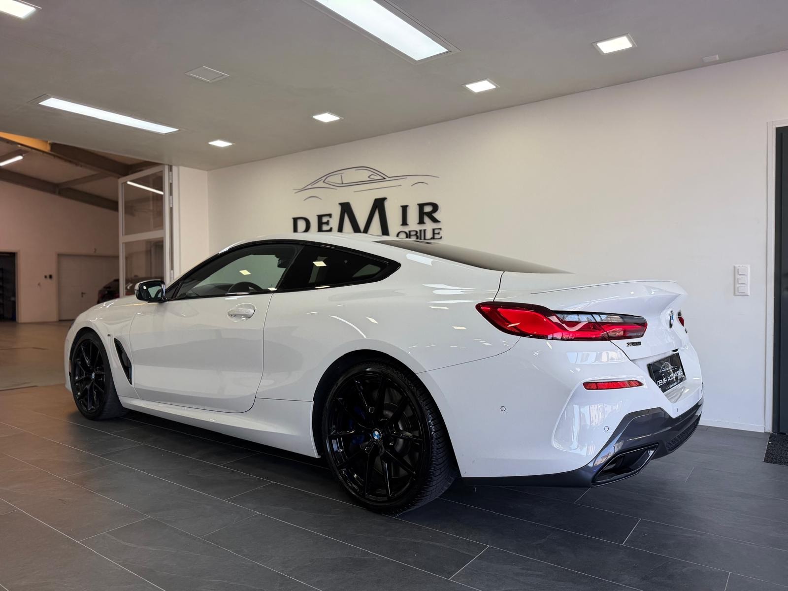 BMW M850i xDrive First Edition Steptronic *Laserlicht / Carbon / 360 Kamera / Live Cockpit / Individual Sonderlack*-image-5