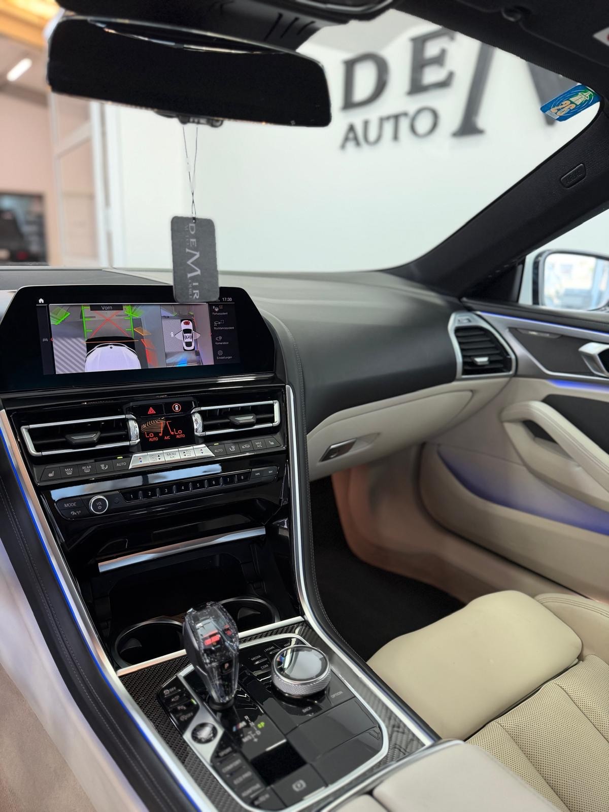 BMW M850i xDrive First Edition Steptronic *Laserlicht / Carbon / 360 Kamera / Live Cockpit / Individual Sonderlack*-image-12