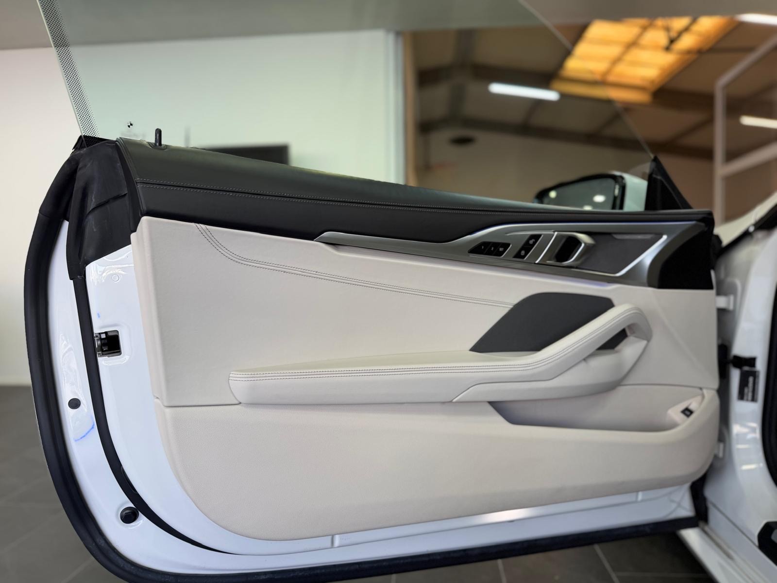 BMW M850i xDrive First Edition Steptronic *Laserlicht / Carbon / 360 Kamera / Live Cockpit / Individual Sonderlack*-image-10