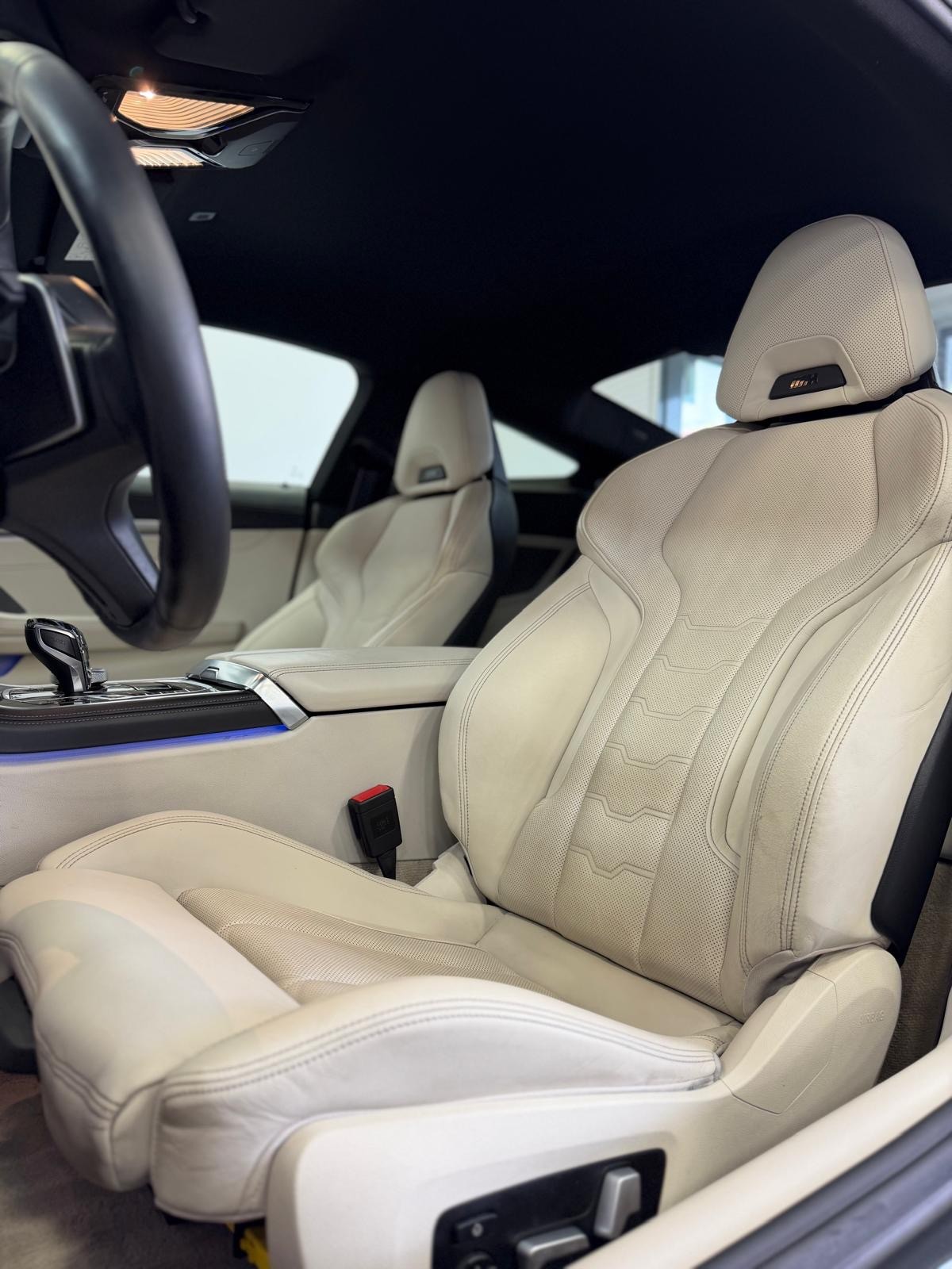 BMW M850i xDrive First Edition Steptronic *Laserlicht / Carbon / 360 Kamera / Live Cockpit / Individual Sonderlack*-image-7
