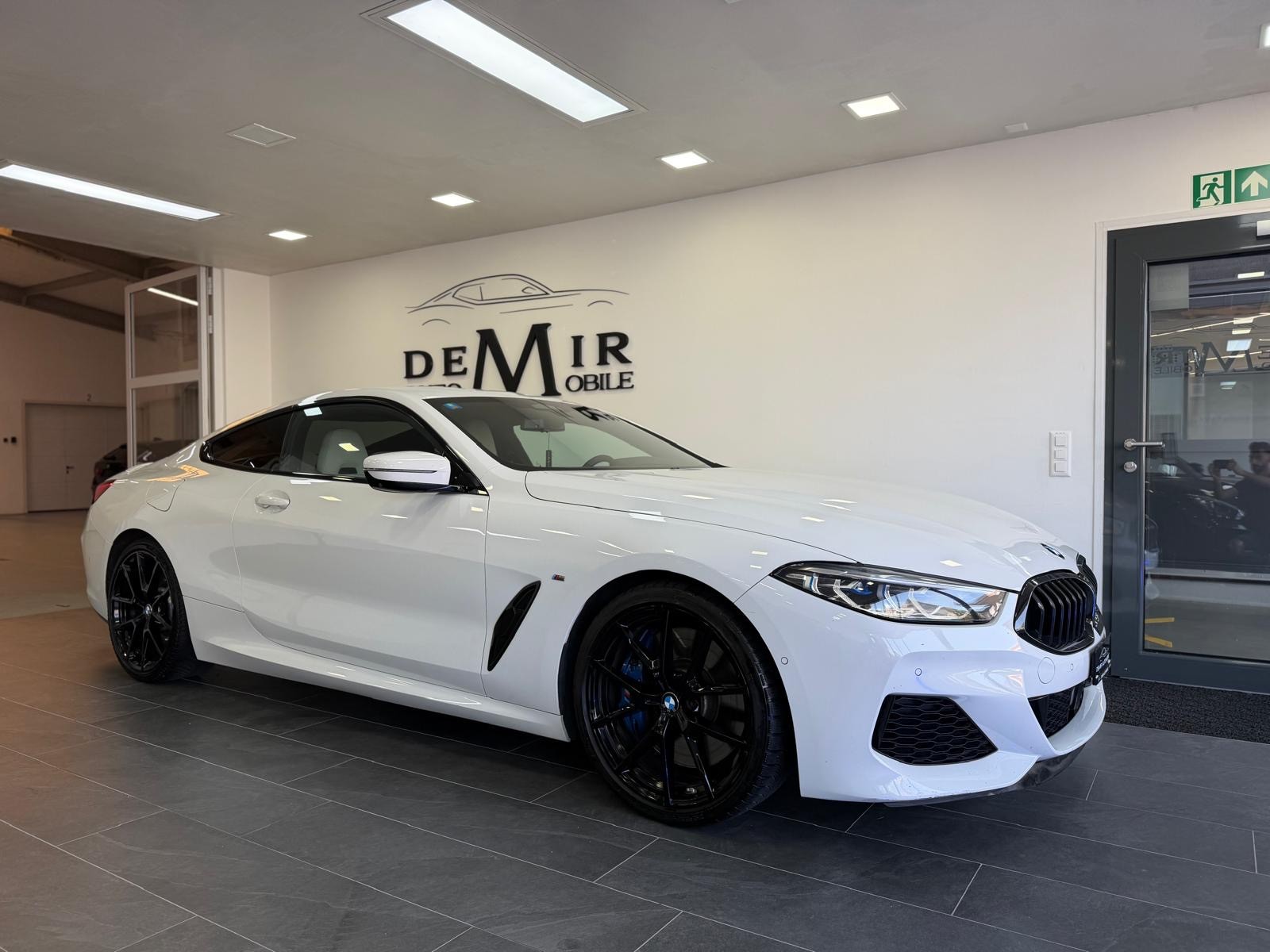 BMW M850i xDrive First Edition Steptronic *Laserlicht / Carbon / 360 Kamera / Live Cockpit / Individual Sonderlack*-image-2