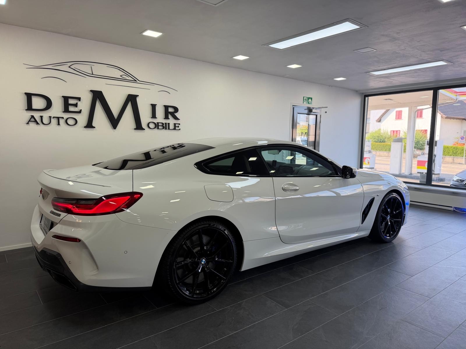 BMW M850i xDrive First Edition Steptronic *Laserlicht / Carbon / 360 Kamera / Live Cockpit / Individual Sonderlack*-image-3