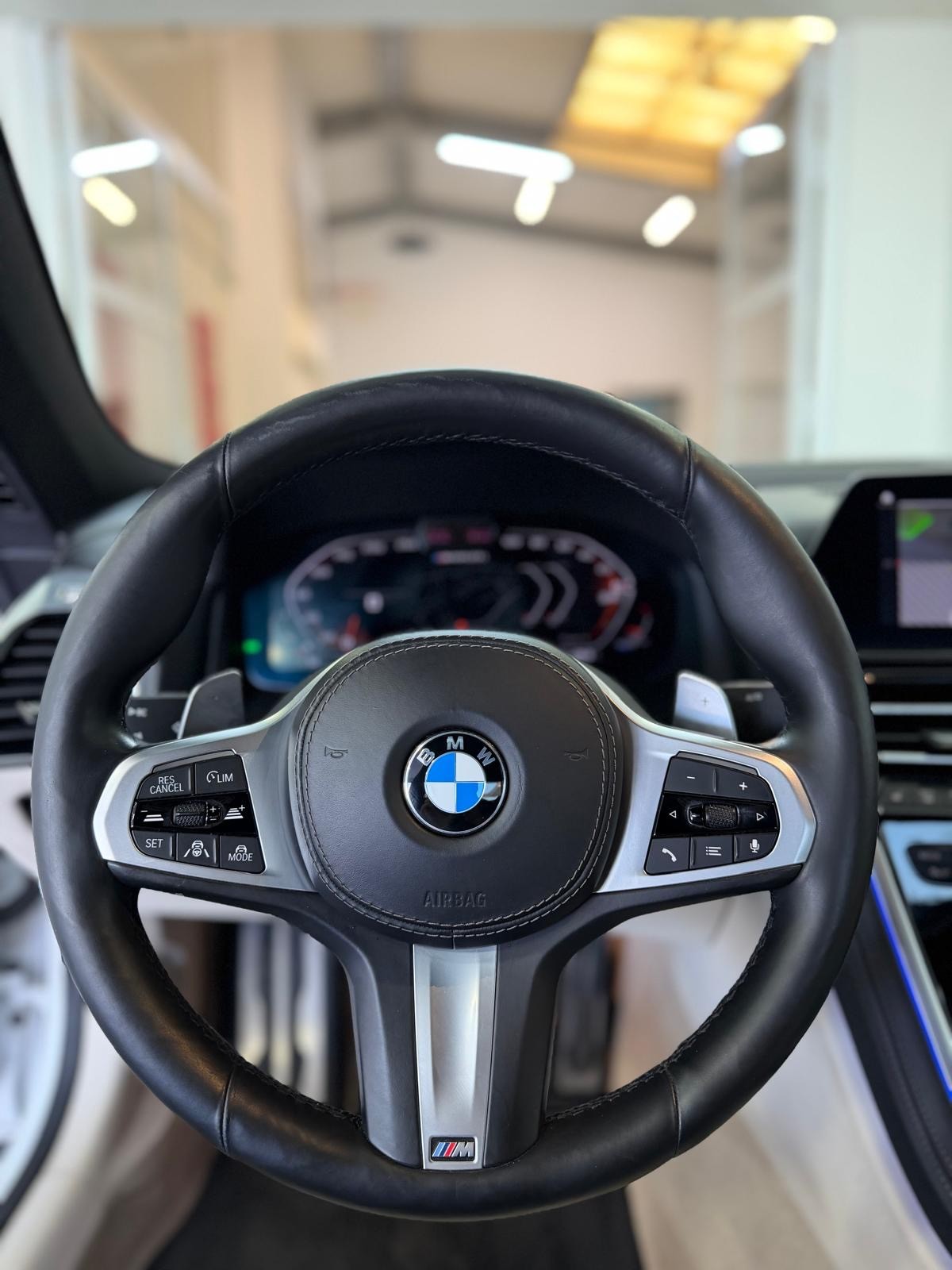BMW M850i xDrive First Edition Steptronic *Laserlicht / Carbon / 360 Kamera / Live Cockpit / Individual Sonderlack*-image-11