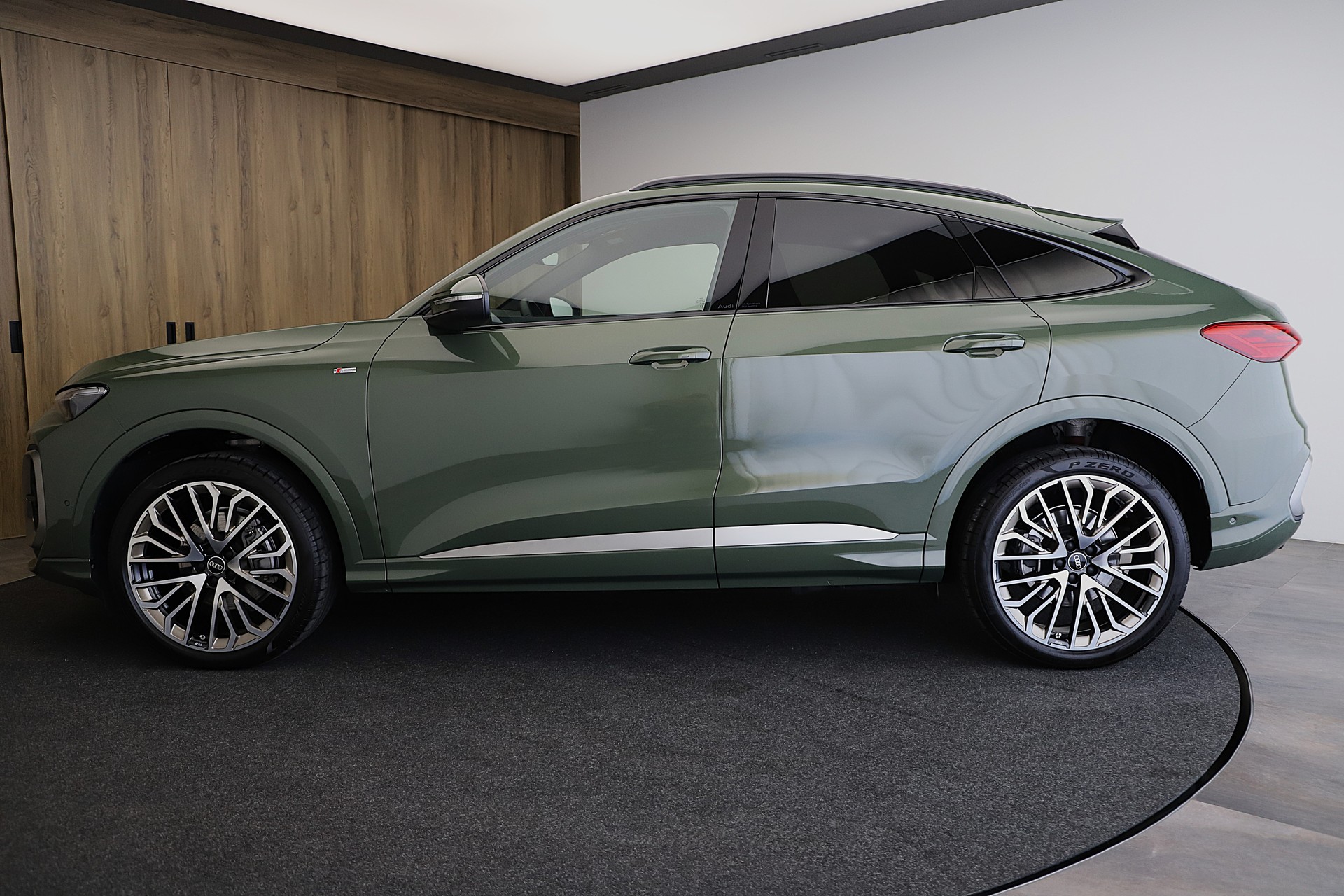 AUDI Q5 Sportback TFSI quattro S-tronic S-Line Interieur + Exterieur Edition One Paket-image-2