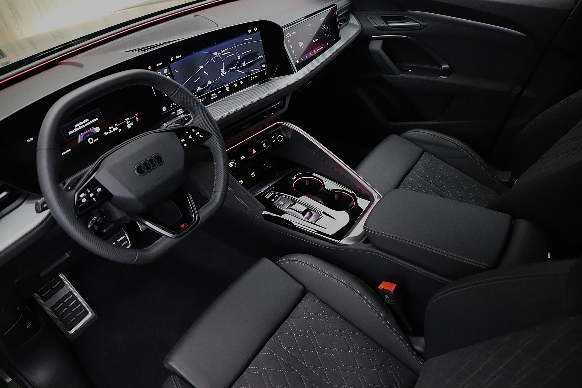 AUDI Q5 Sportback TFSI quattro S-tronic S-Line Interieur + Exterieur Edition One Paket-image-4