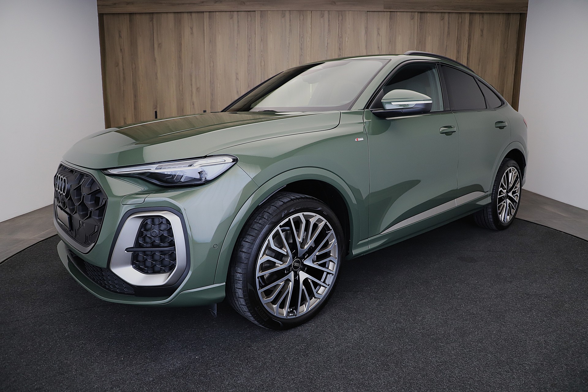 AUDI Q5 Sportback TFSI quattro S-tronic S-Line Interieur + Exterieur Edition One Paket-image-0