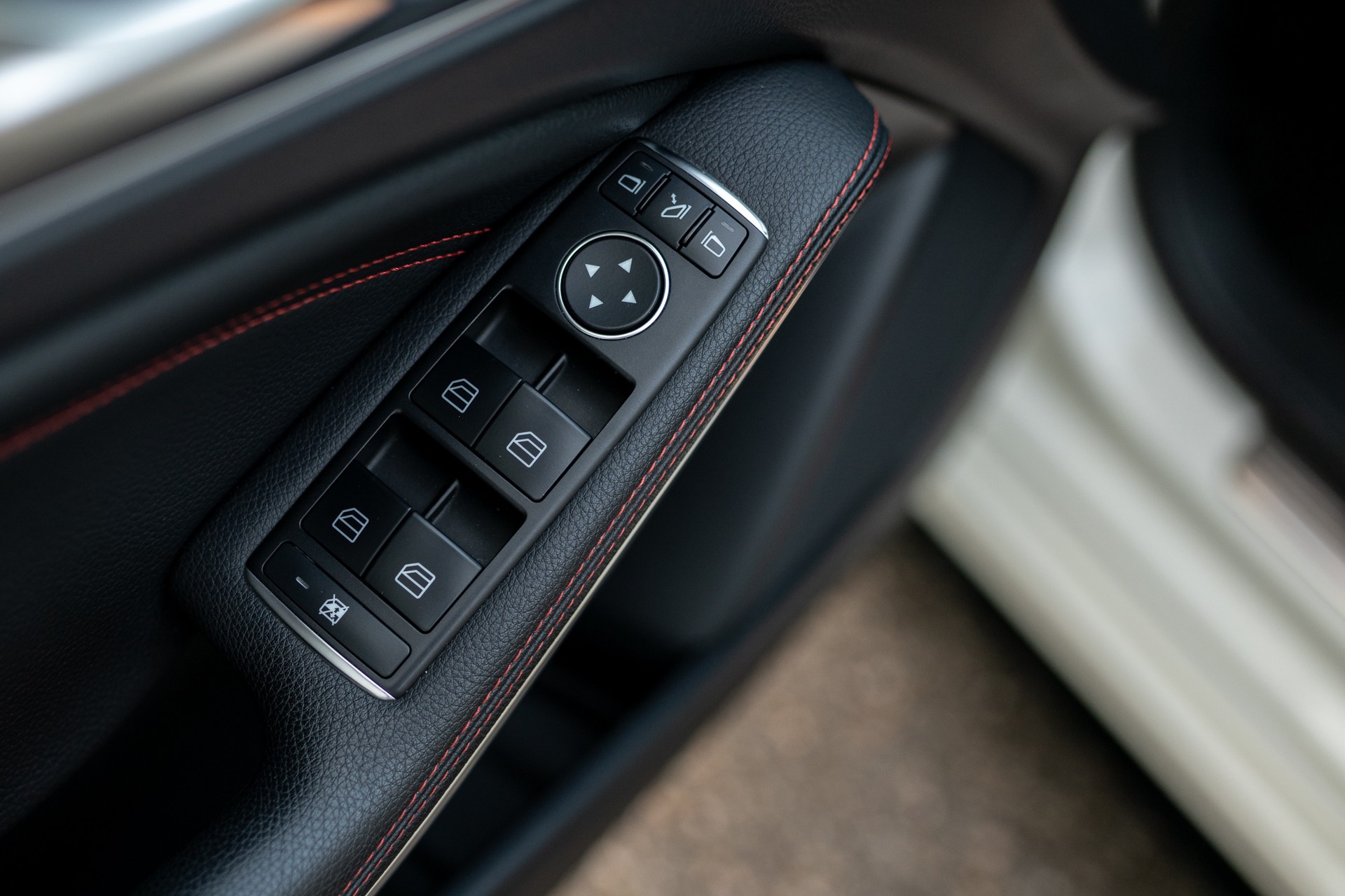 MERCEDES-BENZ A 45 AMG 4m-image-11