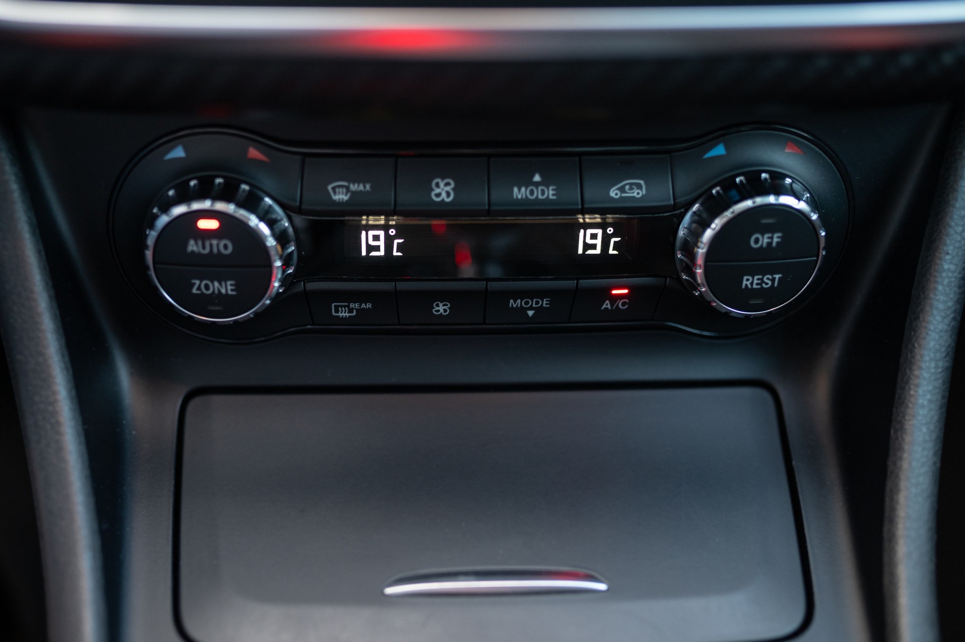 MERCEDES-BENZ A 45 AMG 4m-image-14