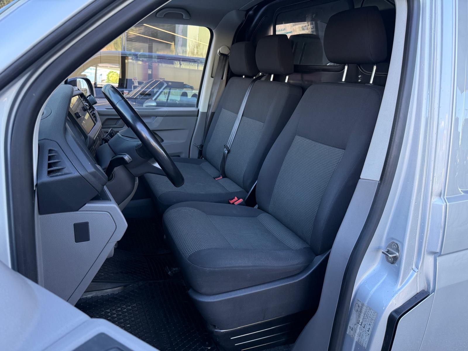 VW T6.1 2.0 TDI Kasten RS3000mm AHK 2.2 T-image-18