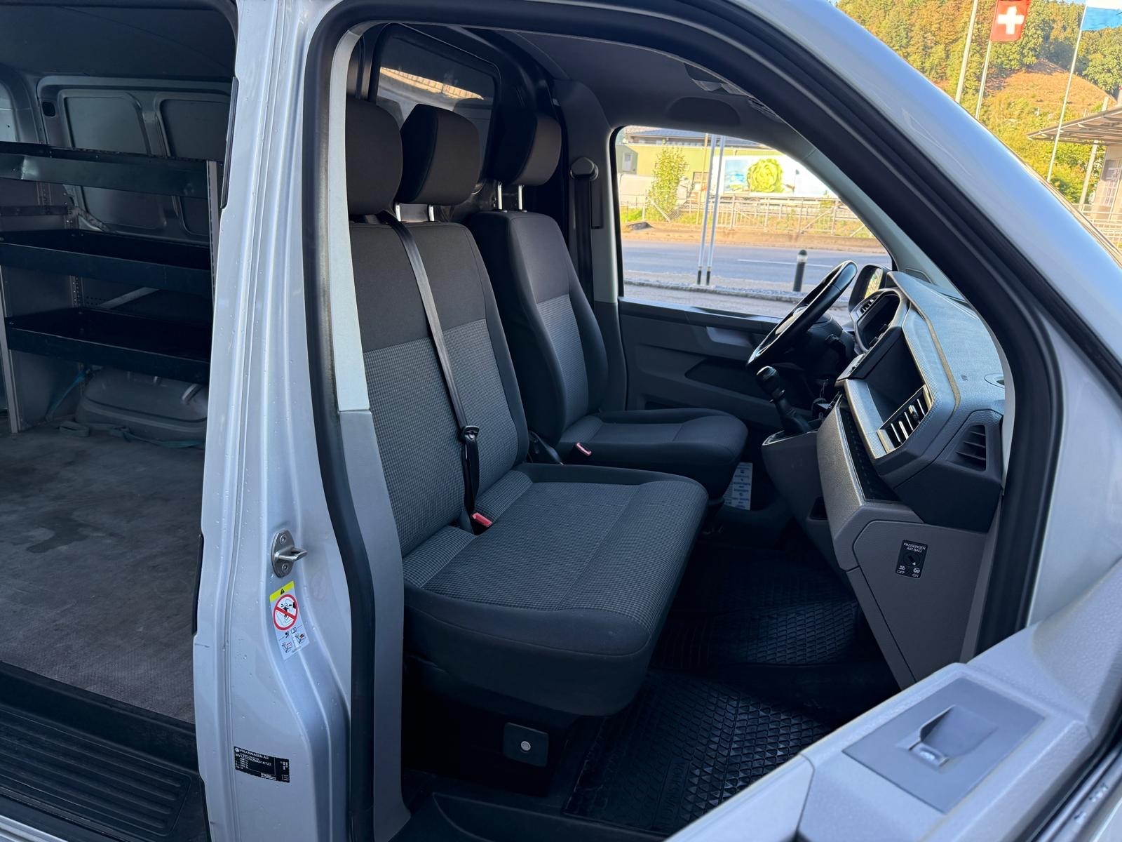 VW T6.1 2.0 TDI Kasten RS3000mm AHK 2.2 T-image-11