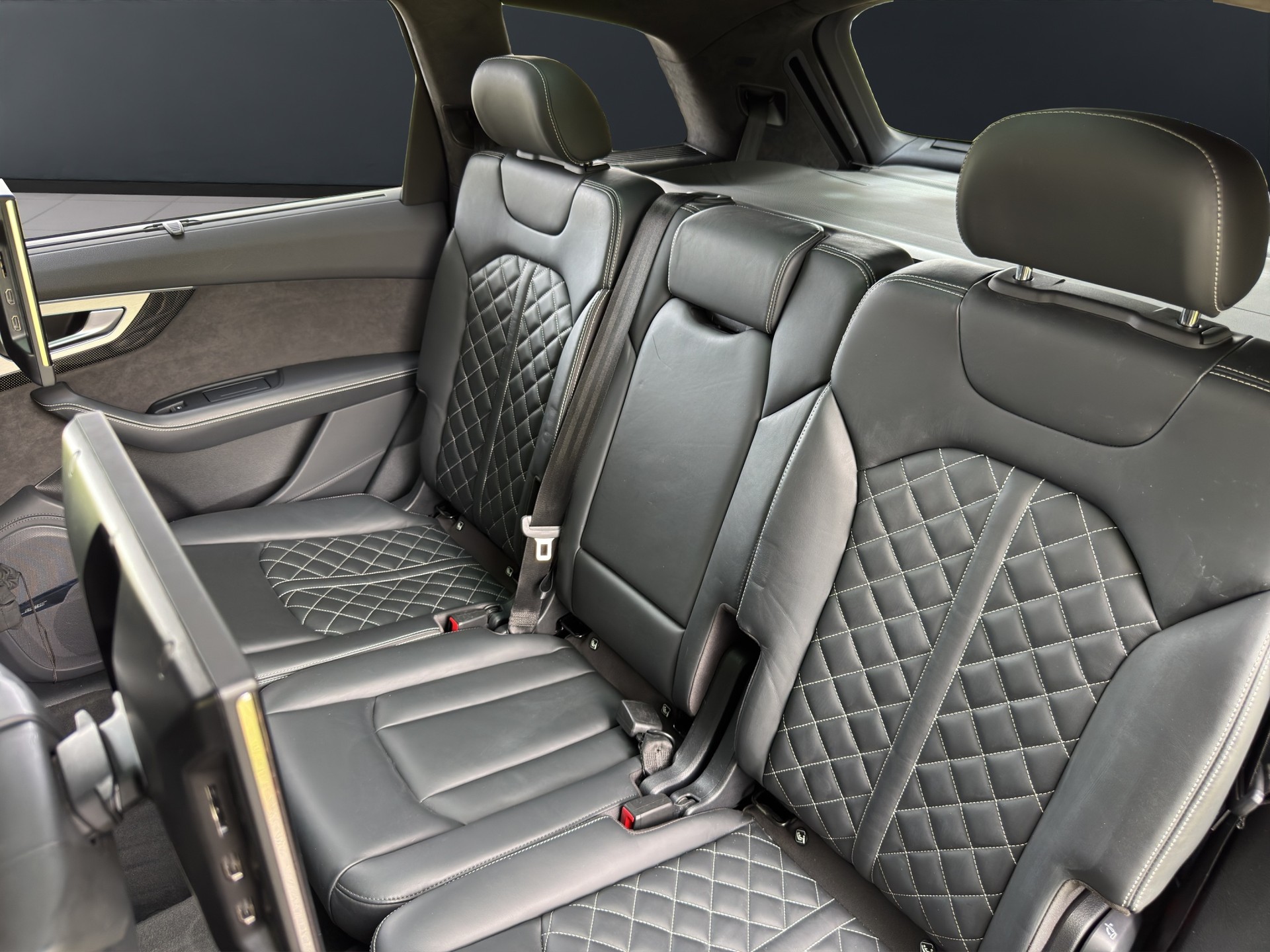 AUDI SQ7 4.0 TDI quattro tiptronic-image-18