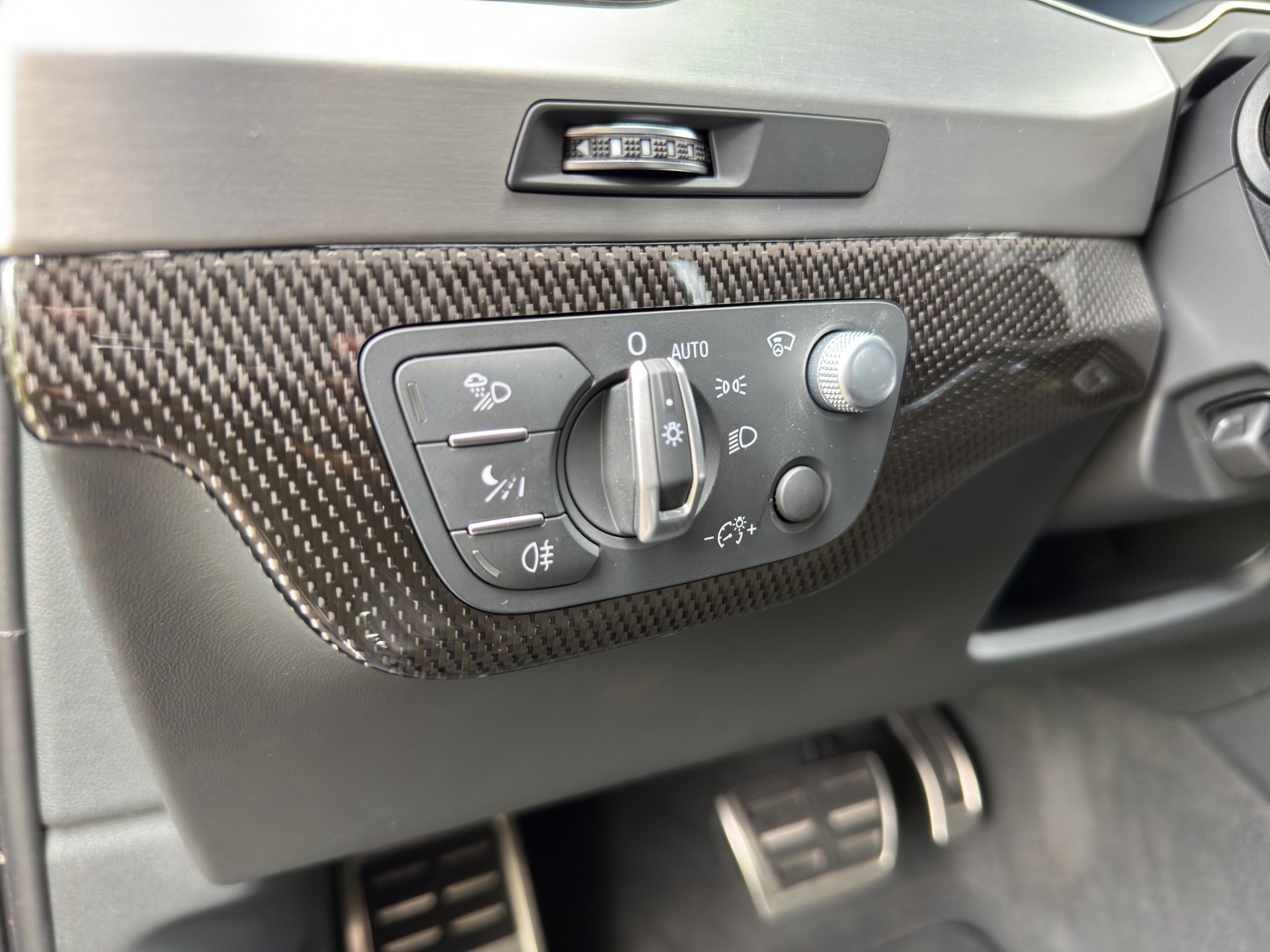 AUDI SQ7 4.0 TDI quattro tiptronic-image-12