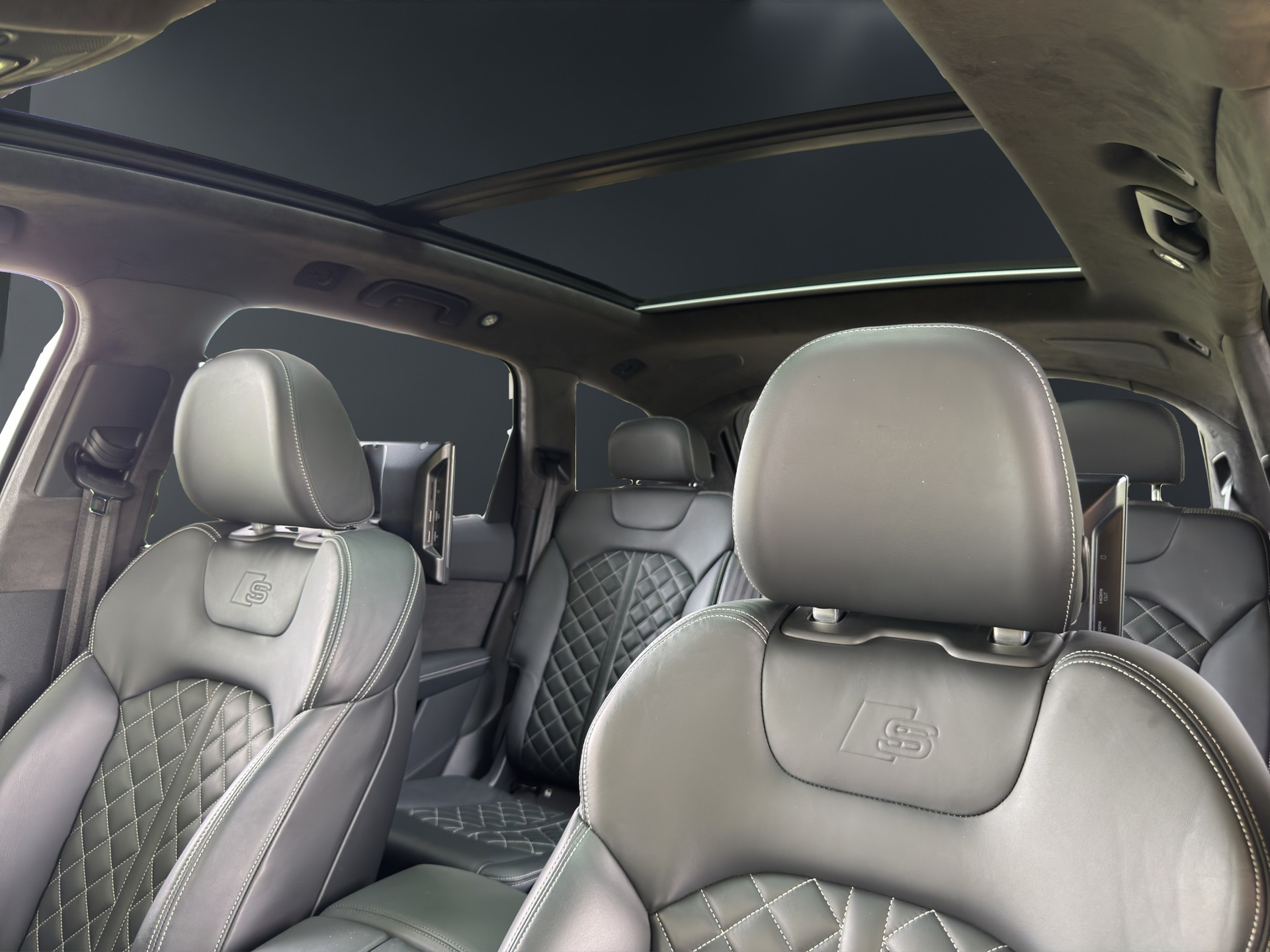 AUDI SQ7 4.0 TDI quattro tiptronic-image-26