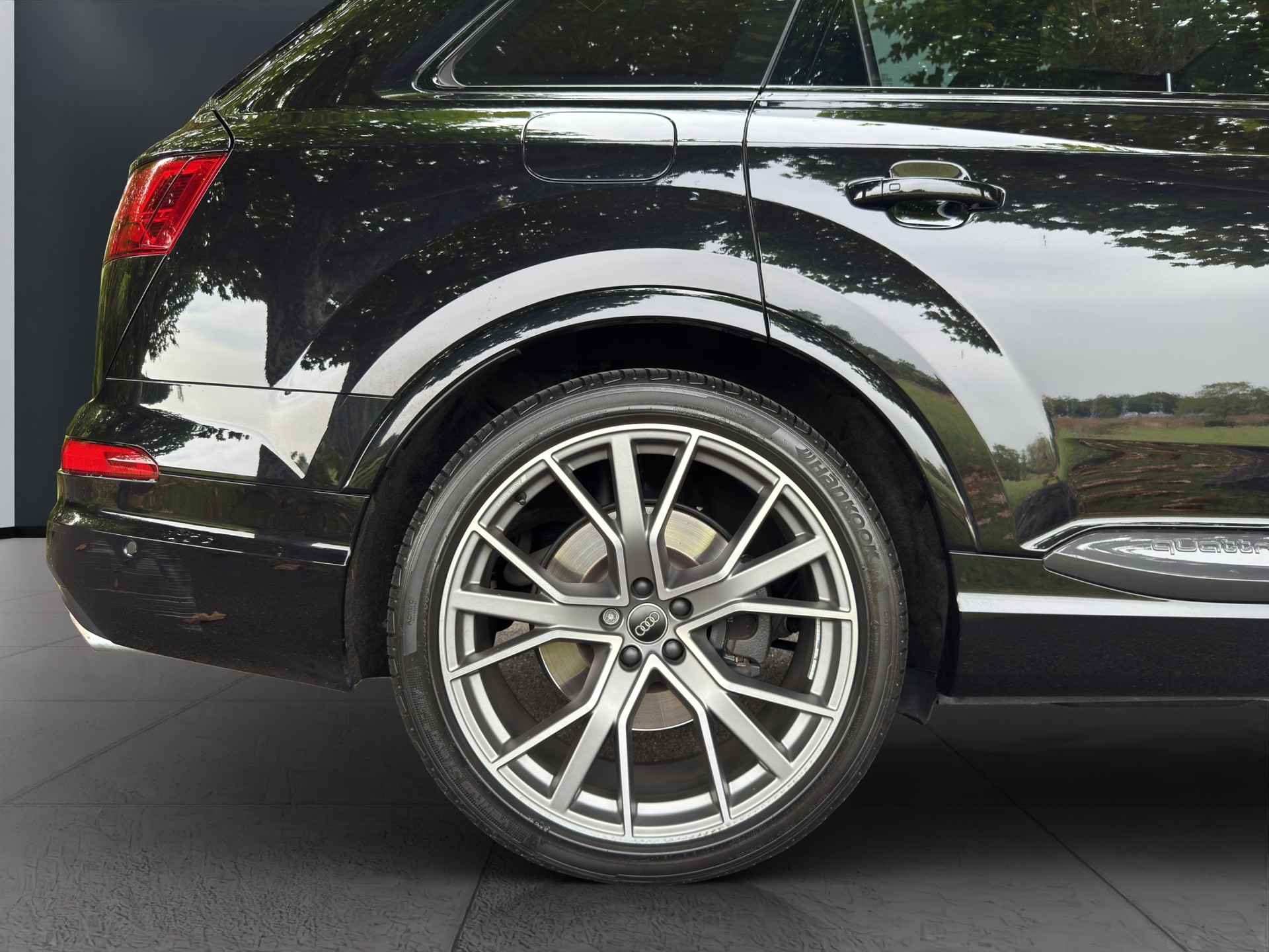 AUDI SQ7 4.0 TDI quattro tiptronic-image-25