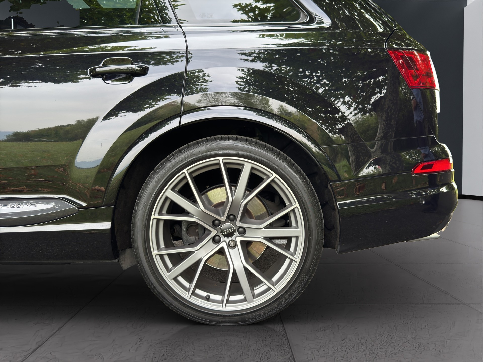 AUDI SQ7 4.0 TDI quattro tiptronic-image-24