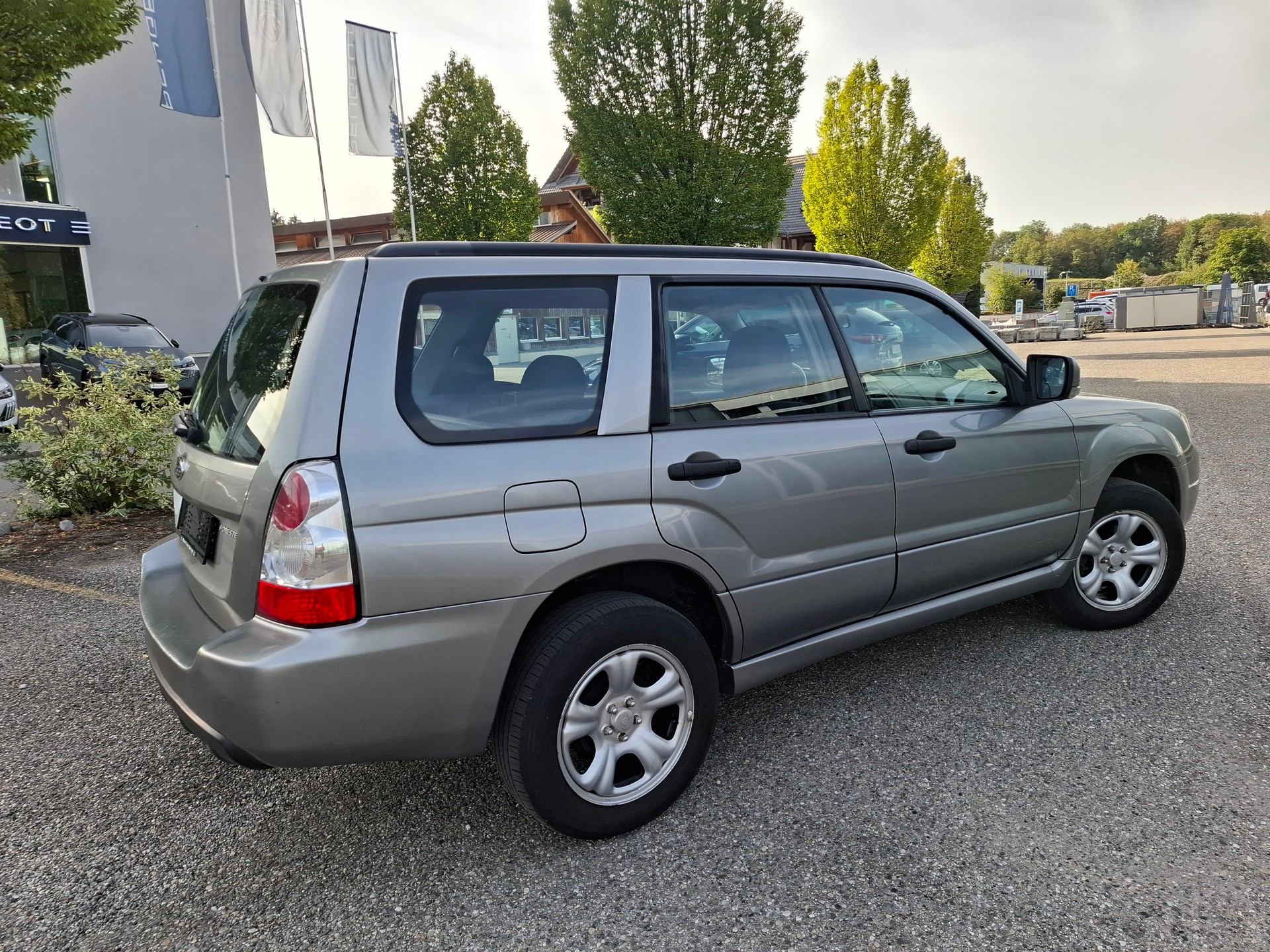 SUBARU Forester 2.0X (Swiss)-image-11