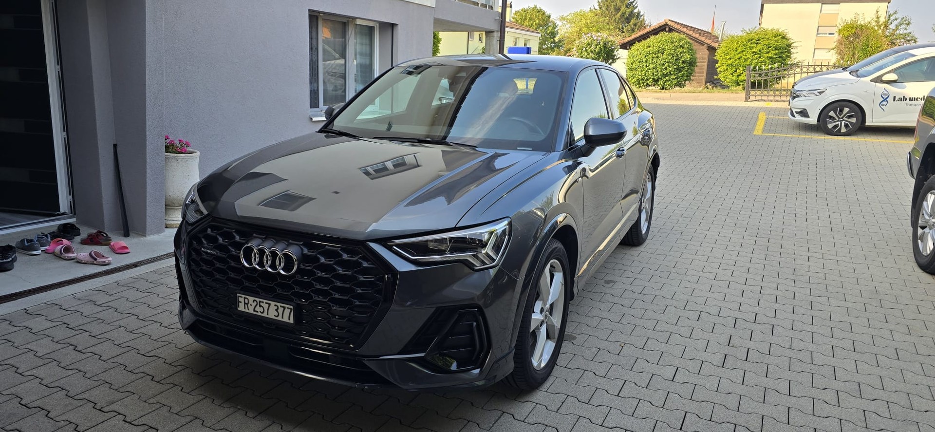 AUDI Q3 Sportback 40 TDI S line Attraction quattro S-tronic-image-2