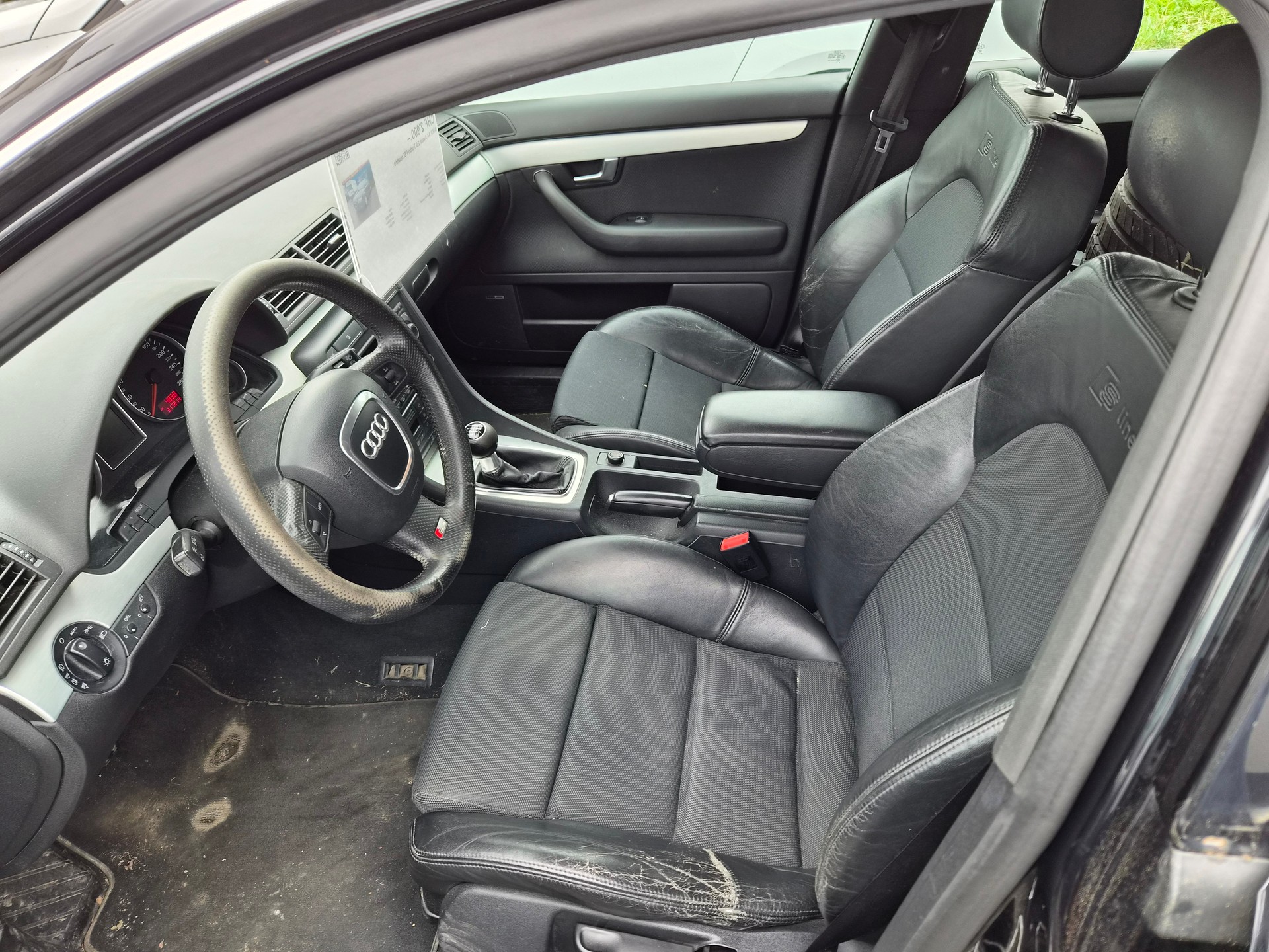 AUDI A4 Avant 2.0 Turbo FSI quattro S-Line-image-5