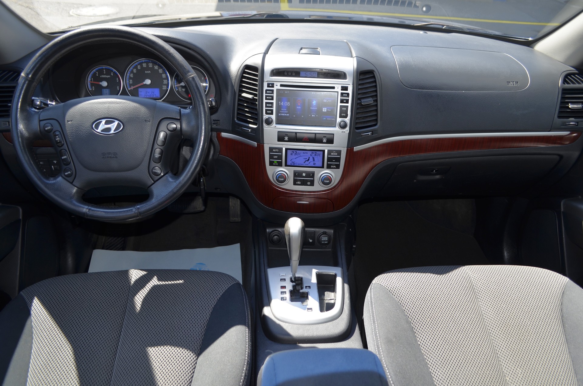 HYUNDAI Santa Fe 2.2 CRDi Style 4WD Automatic-image-6