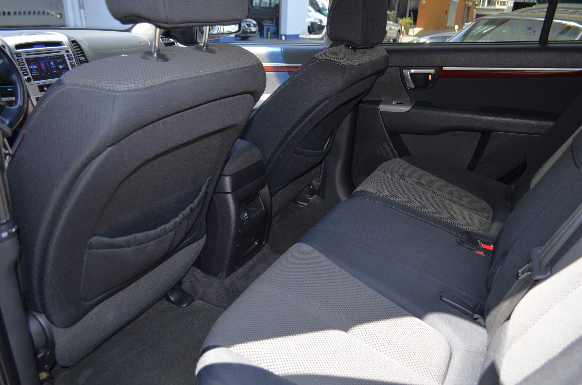 HYUNDAI Santa Fe 2.2 CRDi Style 4WD Automatic-image-8