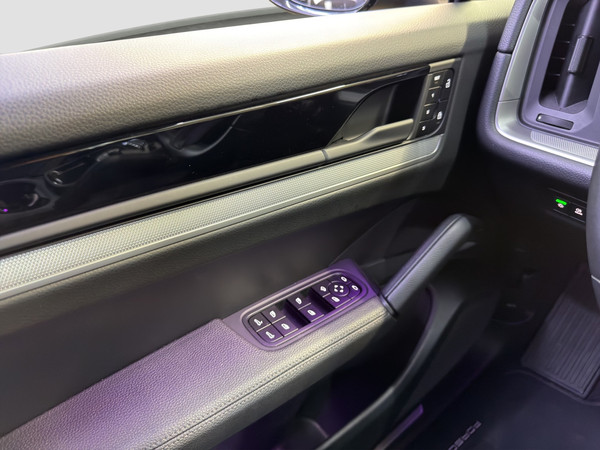 PORSCHE Cayenne Tiptronic-image-28