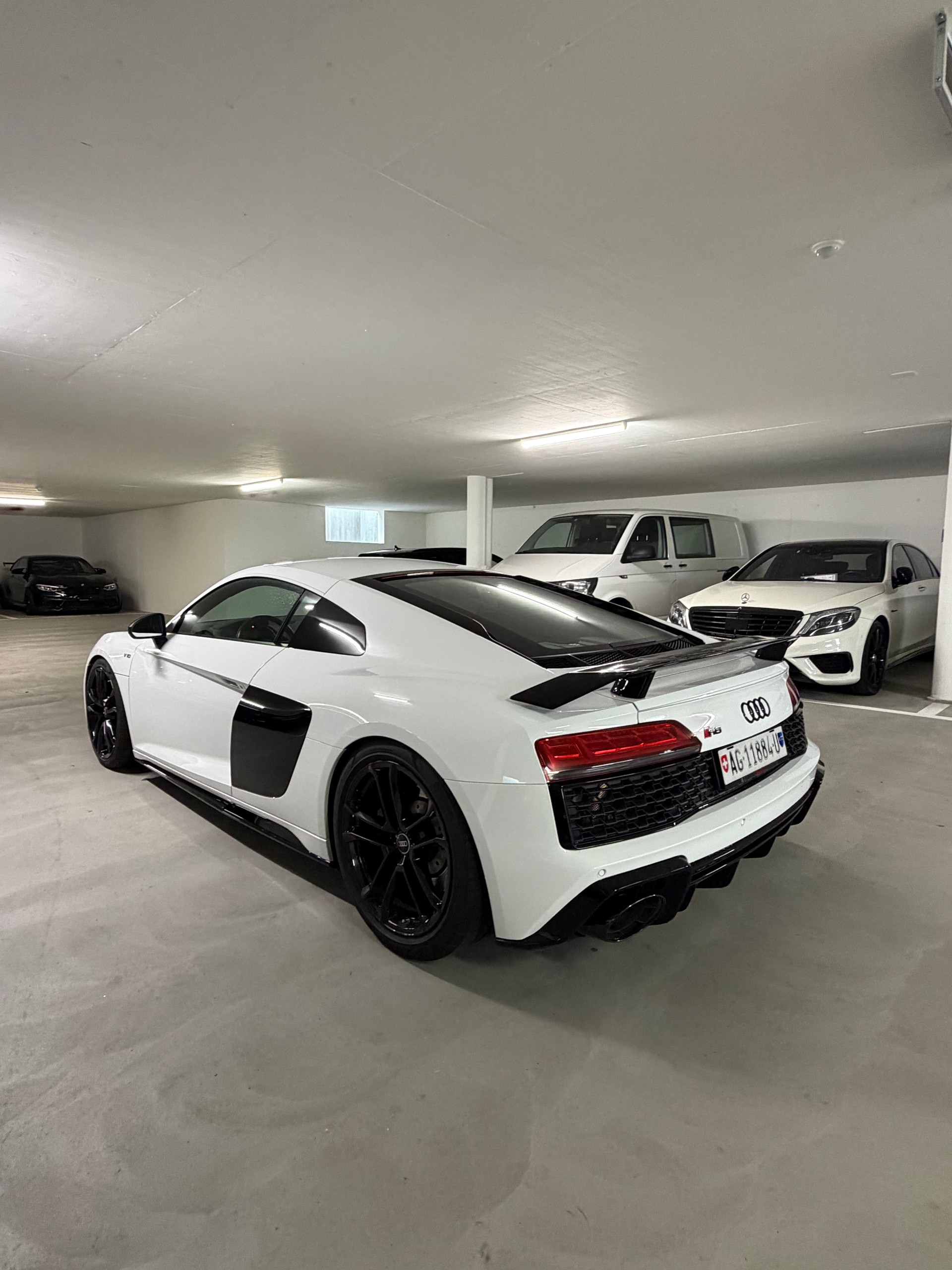 AUDI Audi R8 V10 RWD Coupe-image-2