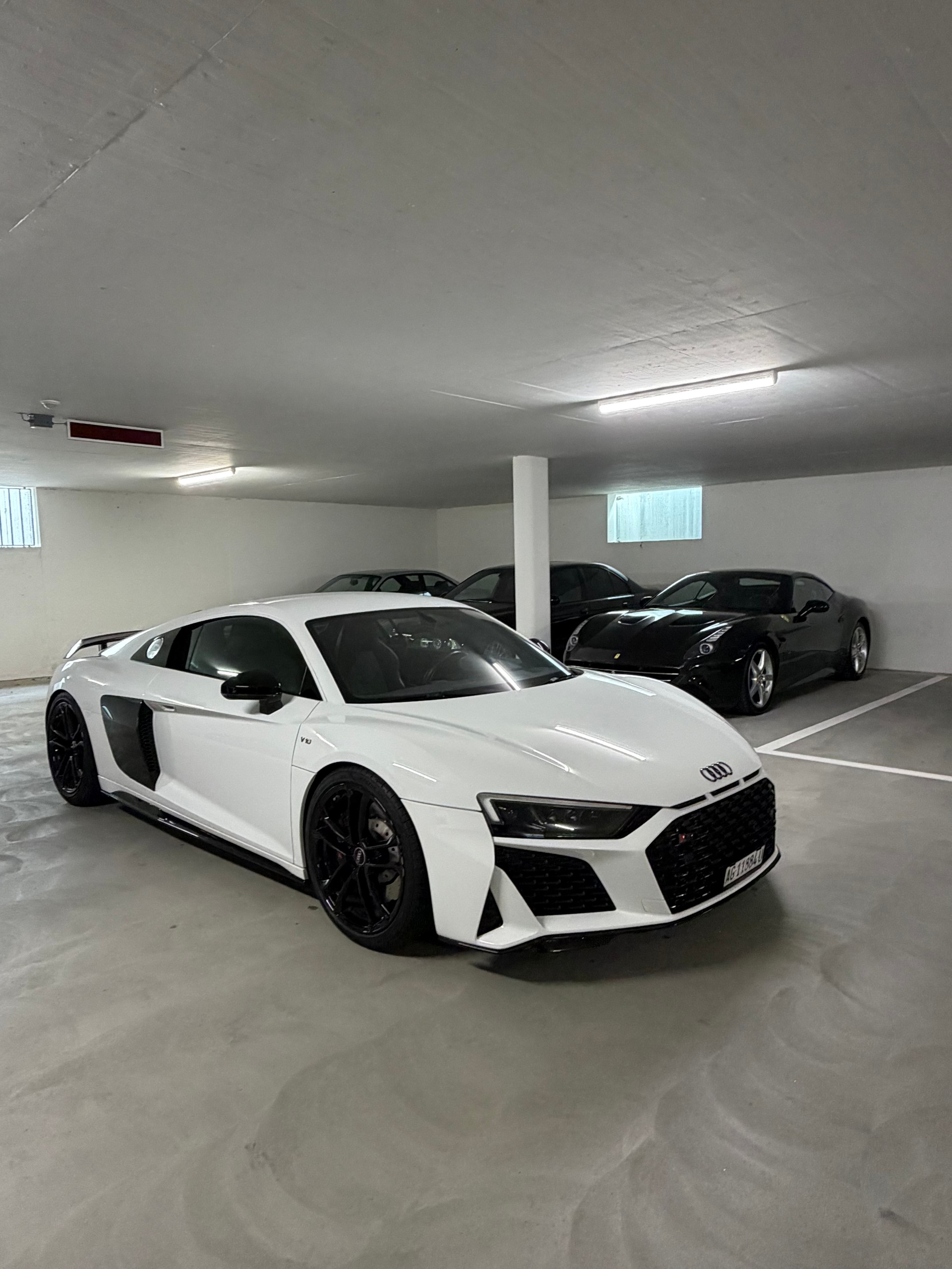 AUDI Audi R8 V10 RWD Coupe-image-6