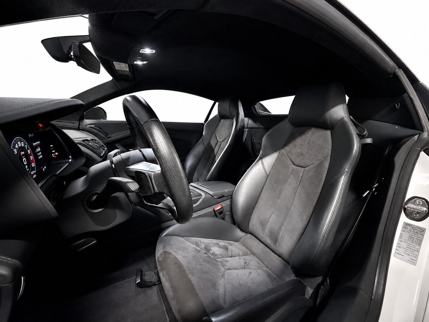 AUDI Audi R8 V10 RWD Coupe-image-9