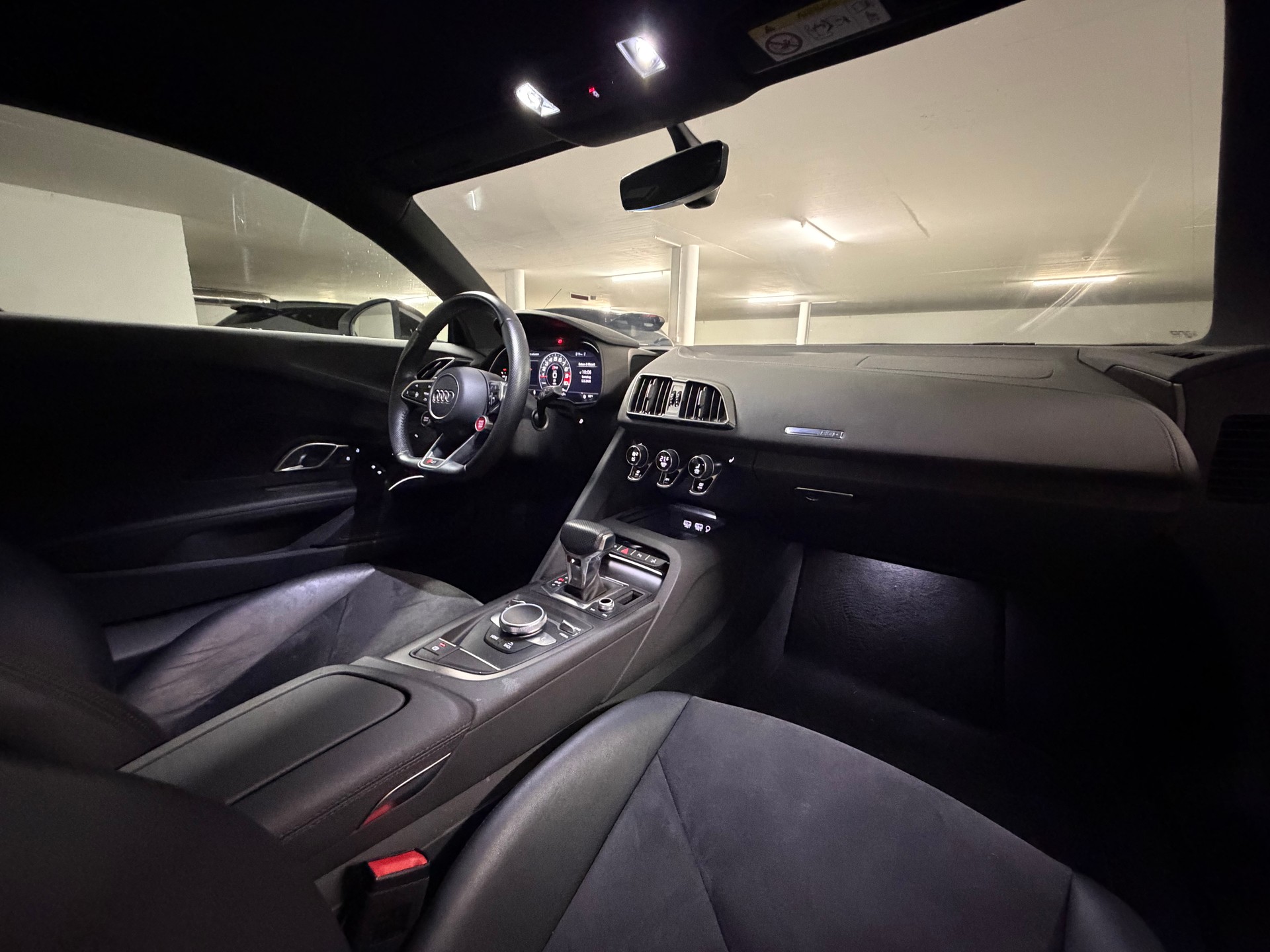 AUDI Audi R8 V10 RWD Coupe-image-10