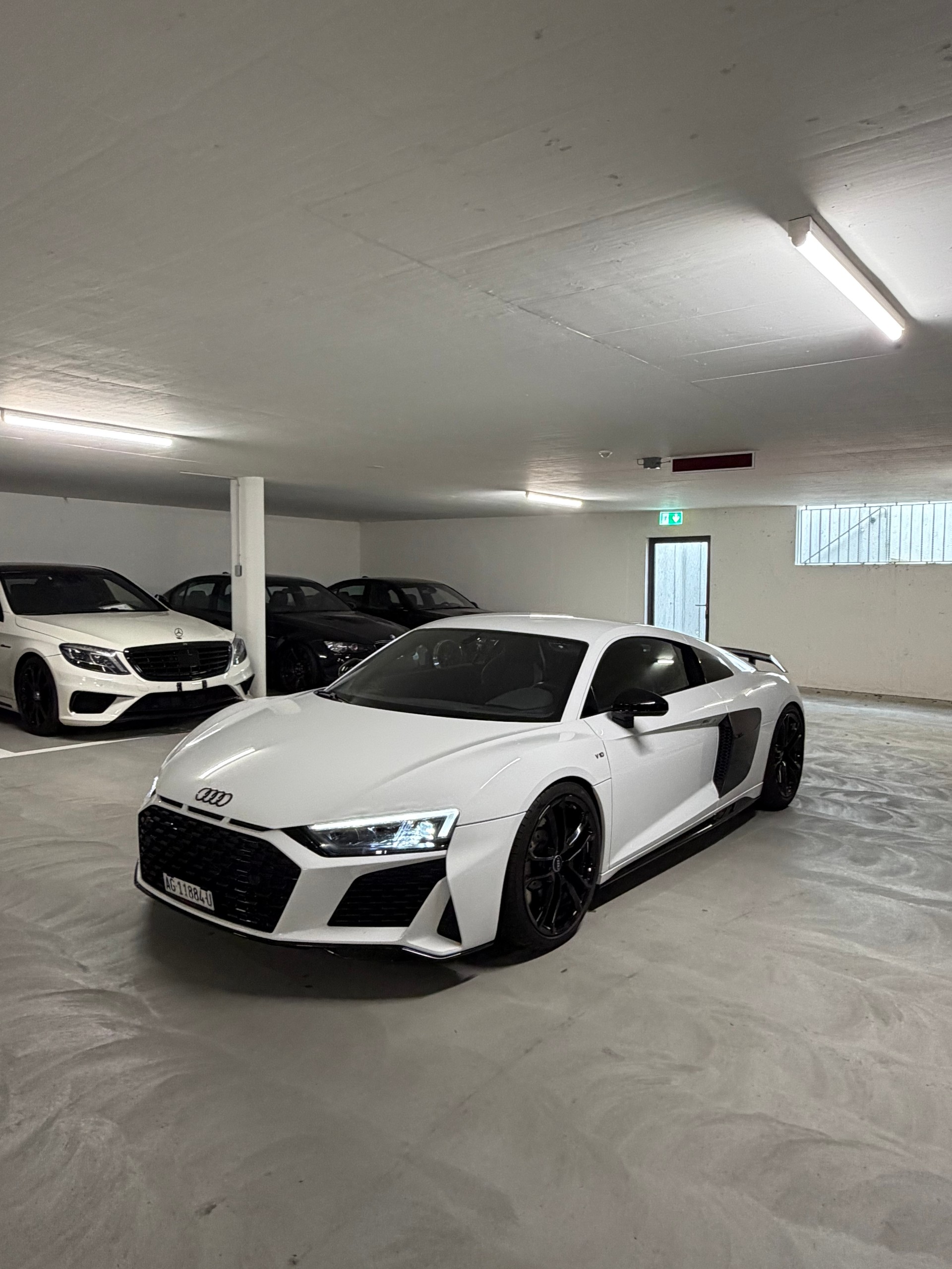 AUDI Audi R8 V10 RWD Coupe-image-0