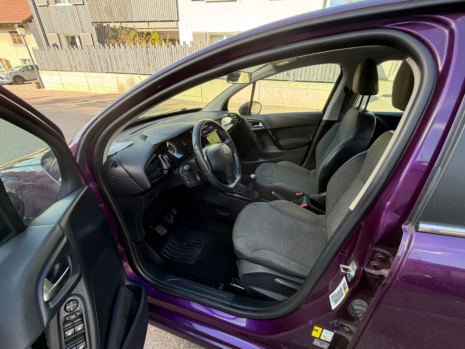 CITROEN C3 1.2i PureTech Exclusive-image-11