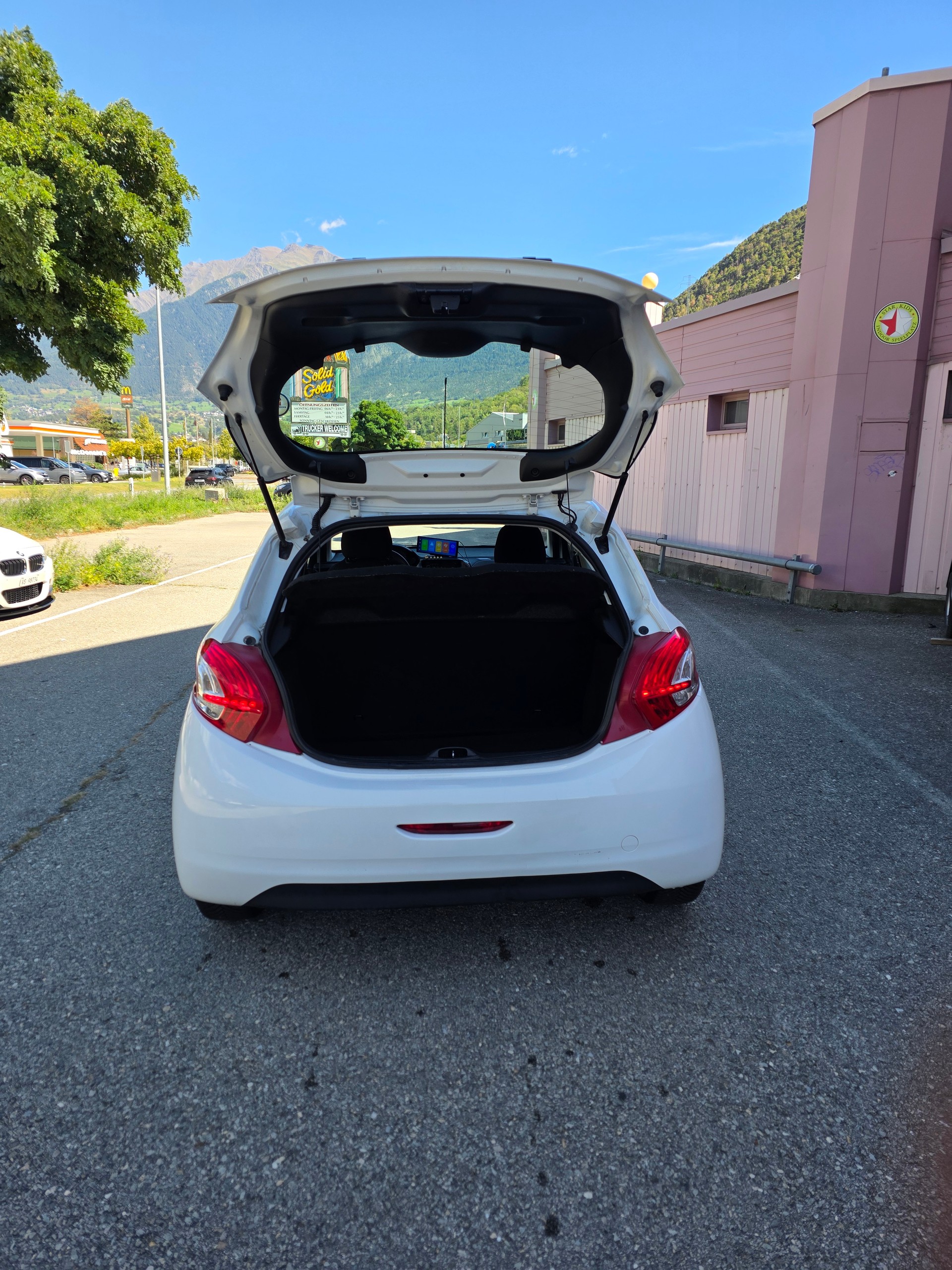 PEUGEOT 208 1.2 VTI Roland Garros-image-8