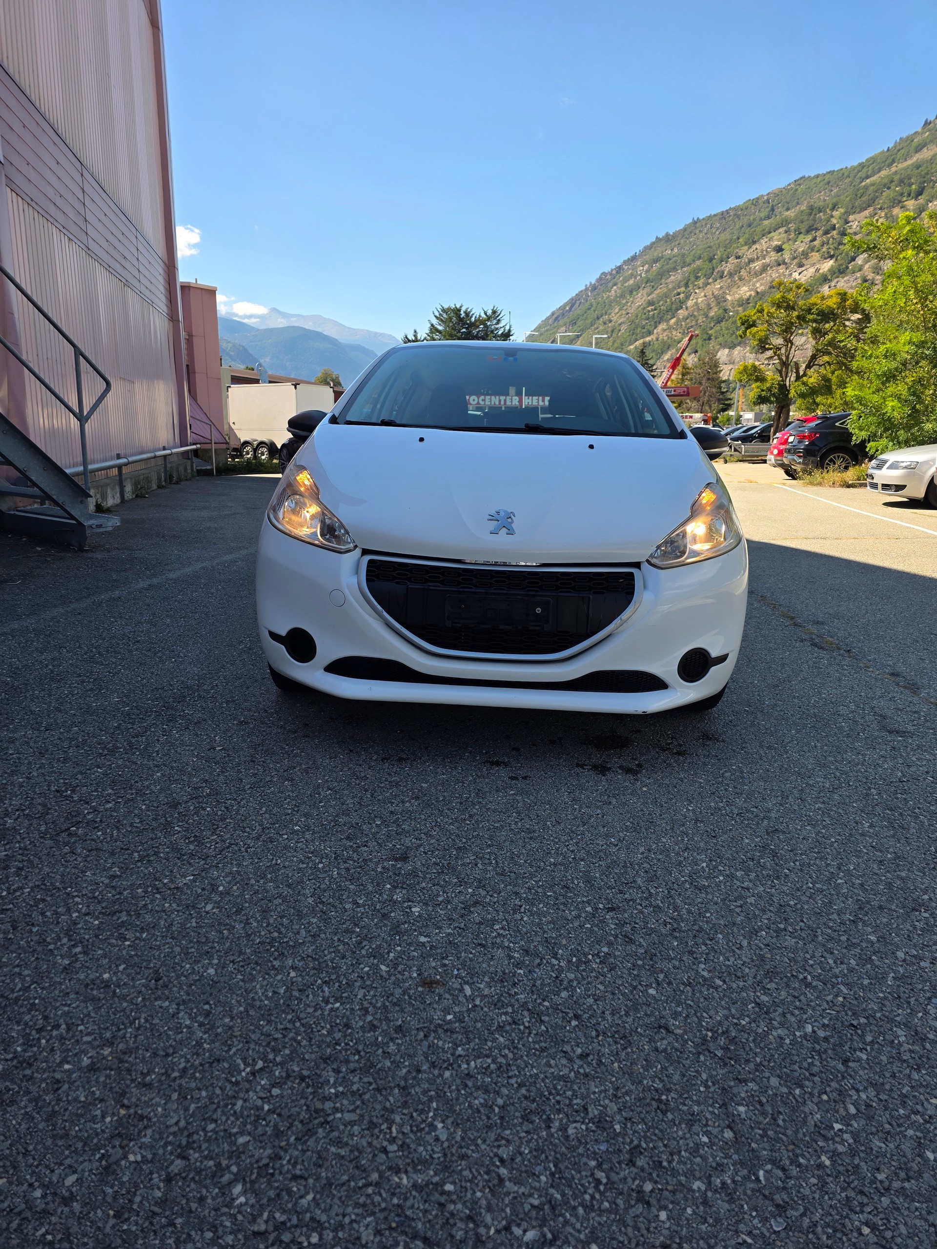 PEUGEOT 208 1.2 VTI Roland Garros-image-1
